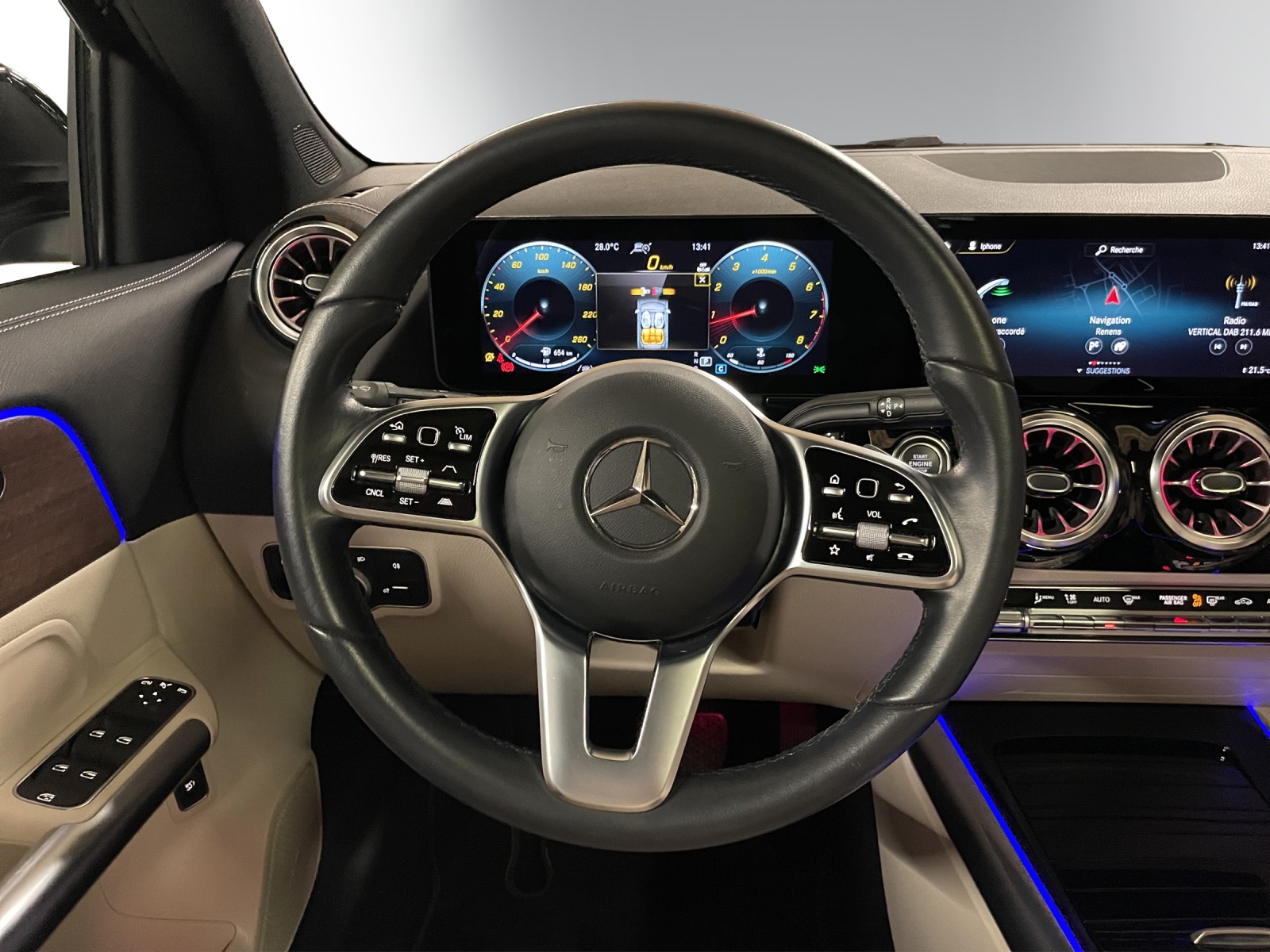 MERCEDES-BENZ GLA 250 Progressive 8G-DCT-image-12