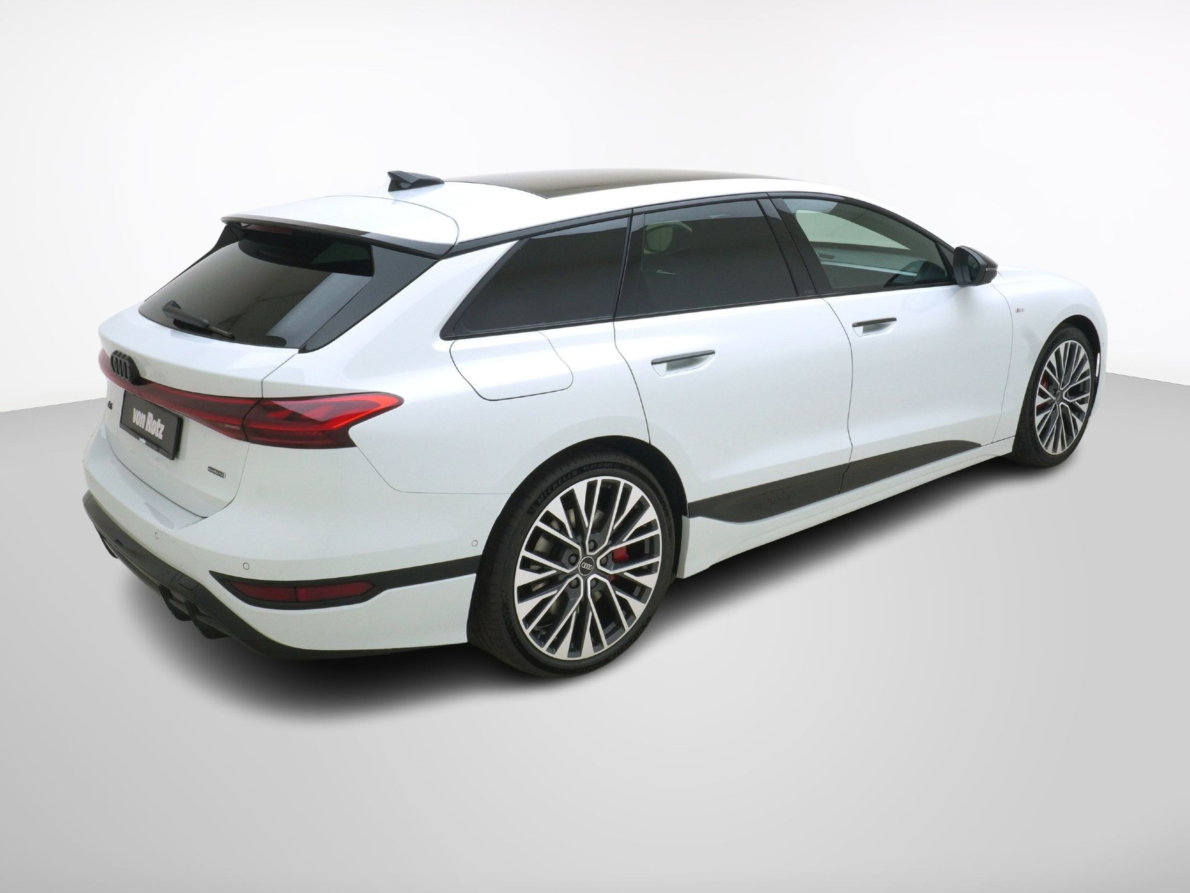 AUDI A6 e-tron Avant quattro S line-image-5