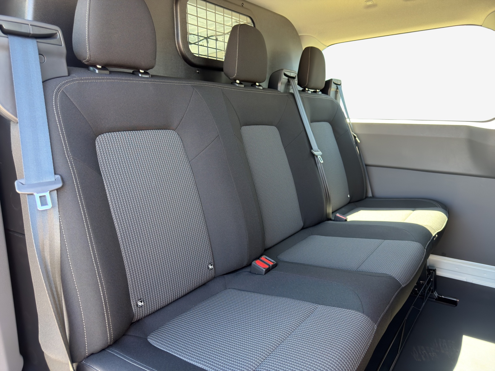 VW Transporter Plus 2.0 TDI 4Motion Automat-image-11