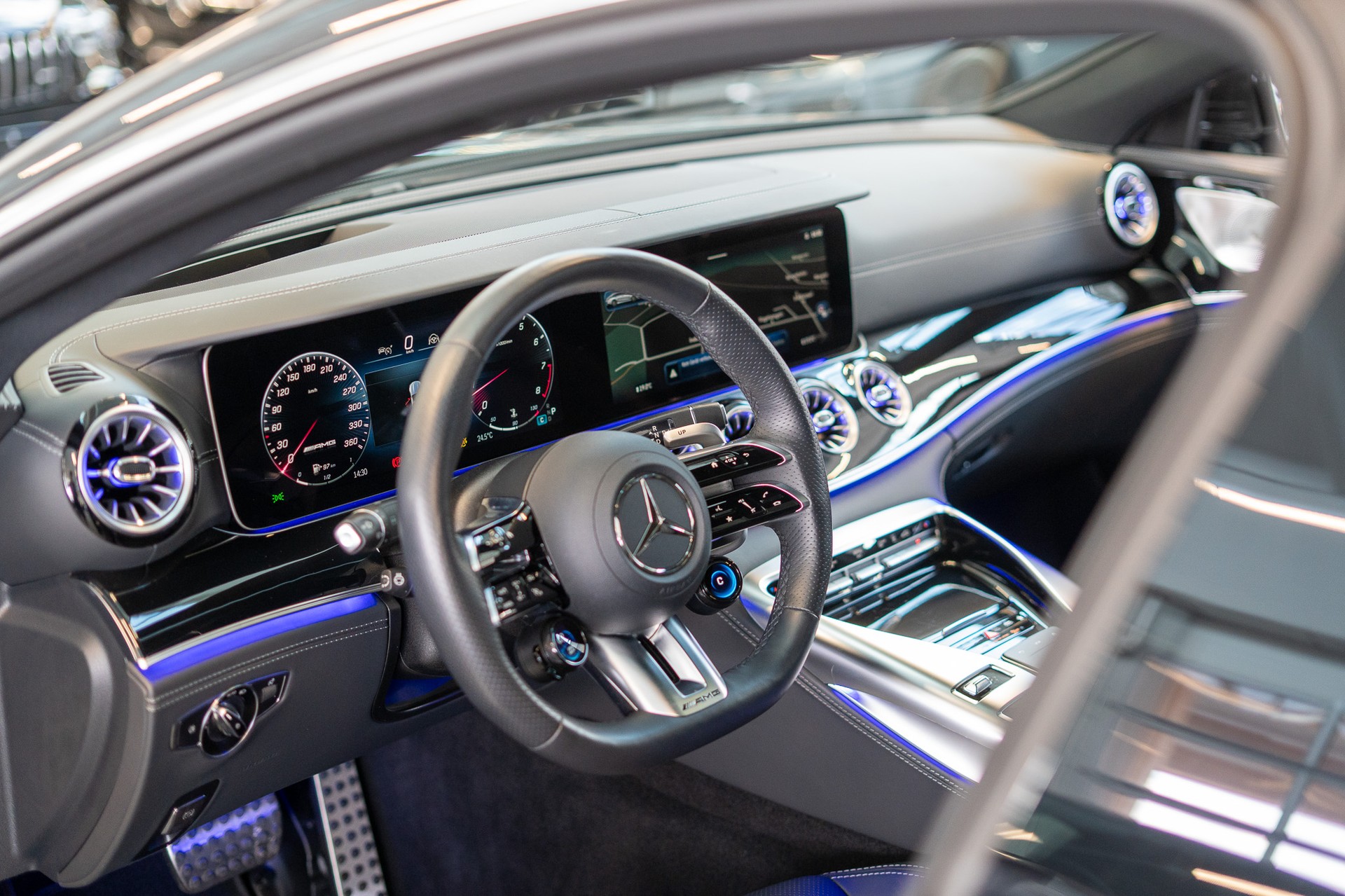 MERCEDES-BENZ AMG GT 63 S 4matic+ / Panorama-Schiebedach / Head-Up Display / Burmester-image-10