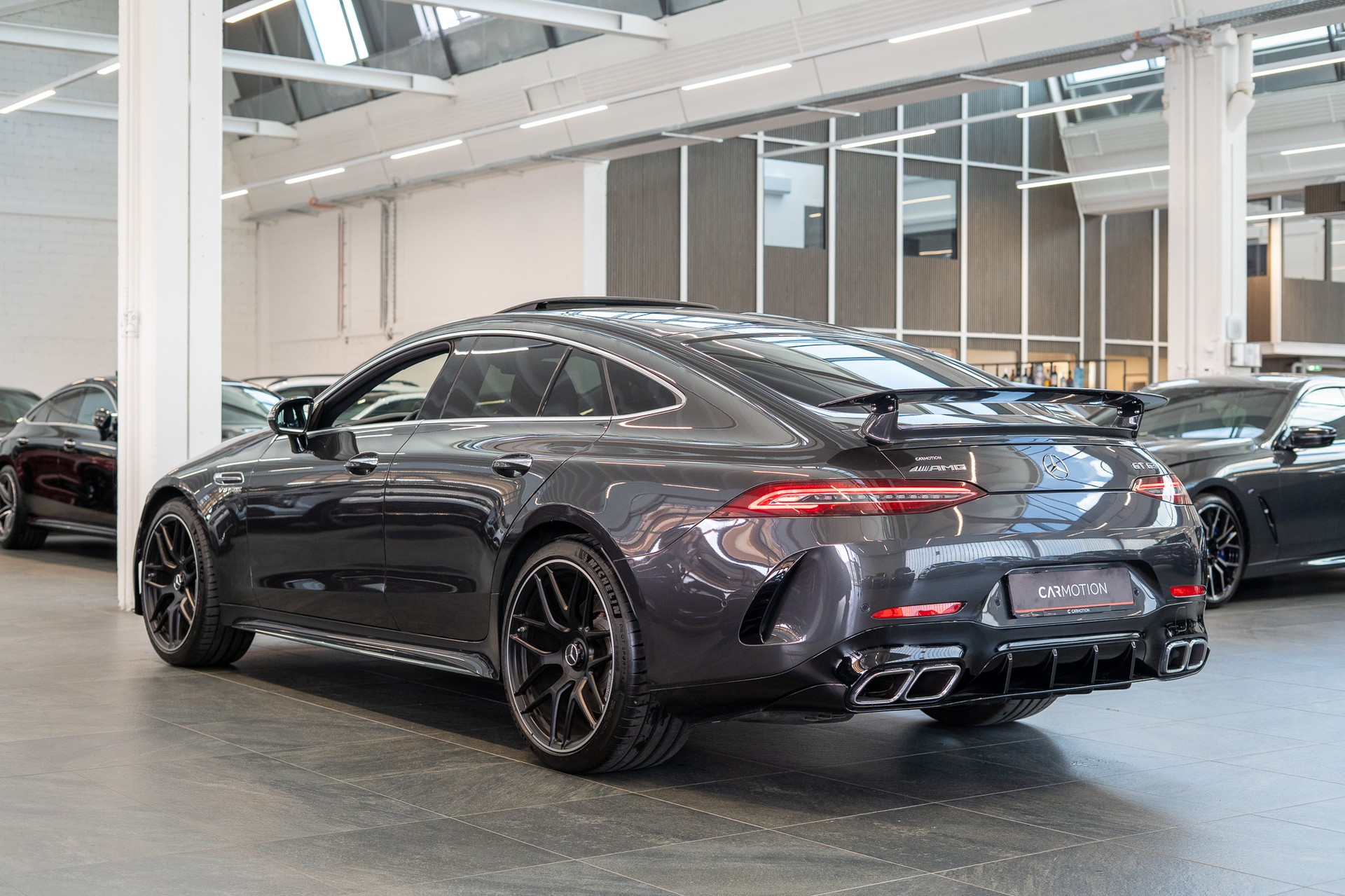 MERCEDES-BENZ AMG GT 63 S 4matic+ / Panorama-Schiebedach / Head-Up Display / Burmester-showroom-element-3