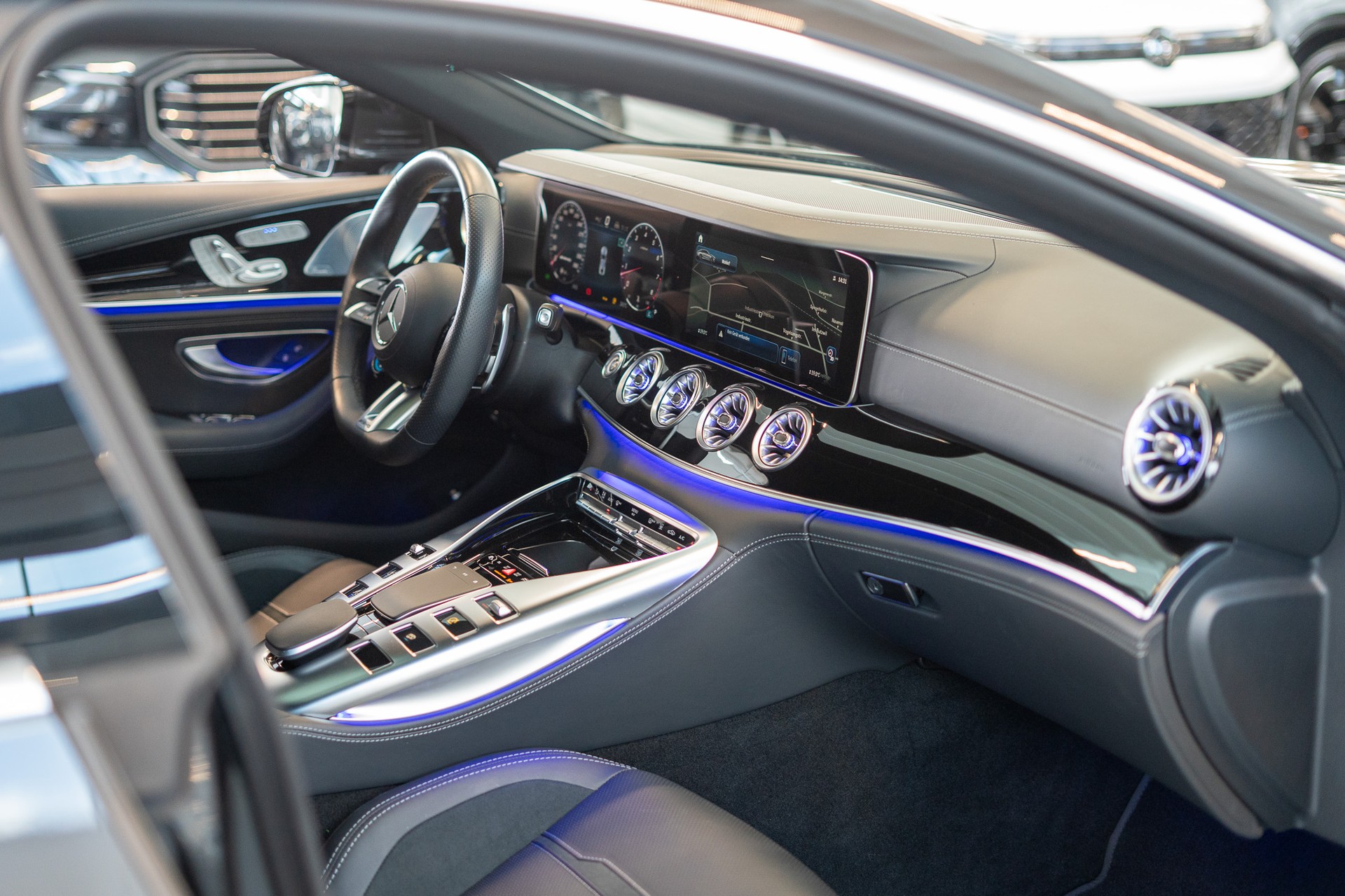 MERCEDES-BENZ AMG GT 63 S 4matic+ / Panorama-Schiebedach / Head-Up Display / Burmester-image-14