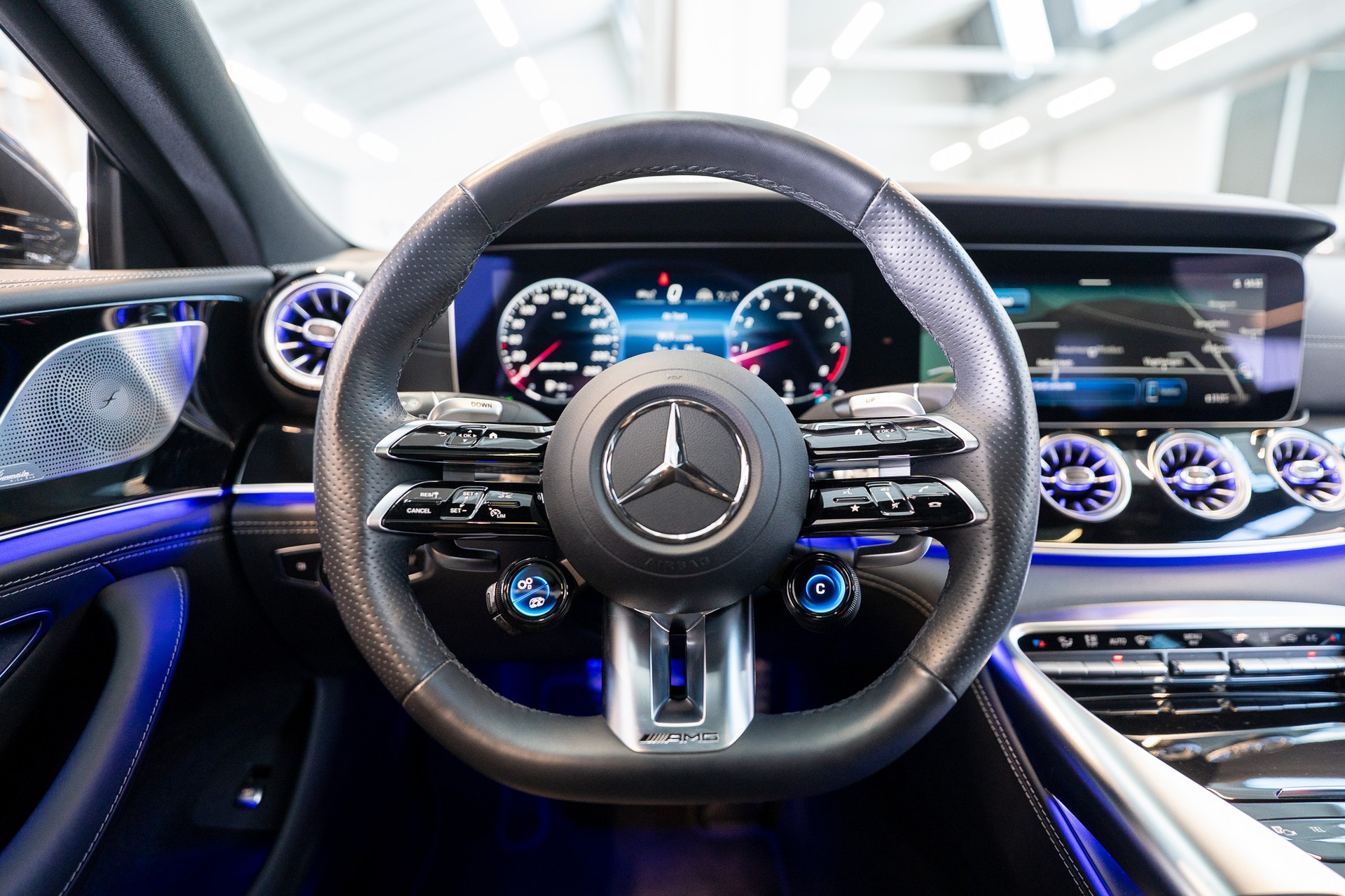 MERCEDES-BENZ AMG GT 63 S 4matic+ / Panorama-Schiebedach / Head-Up Display / Burmester-image-19