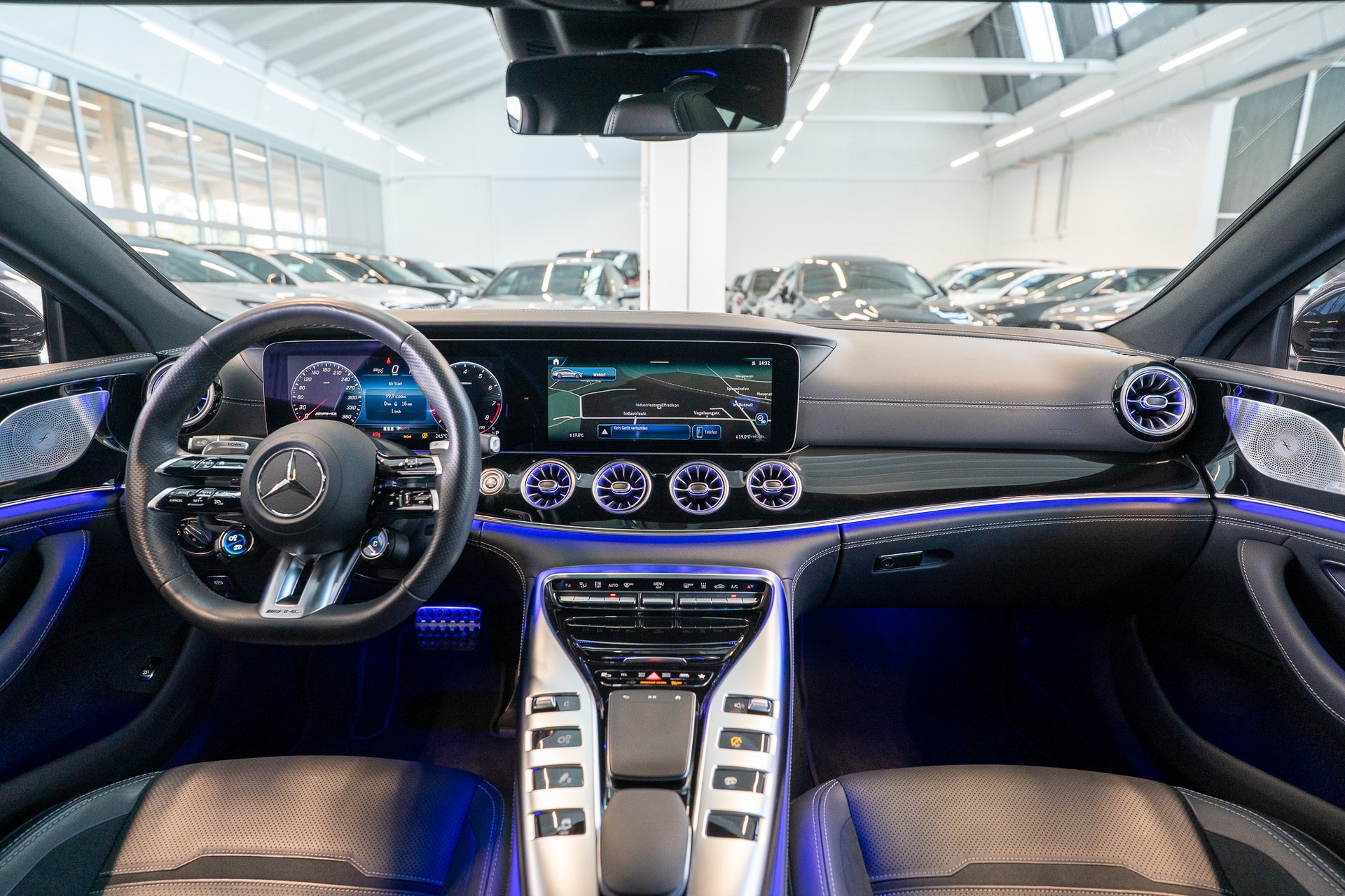 MERCEDES-BENZ AMG GT 63 S 4matic+ / Panorama-Schiebedach / Head-Up Display / Burmester-image-18