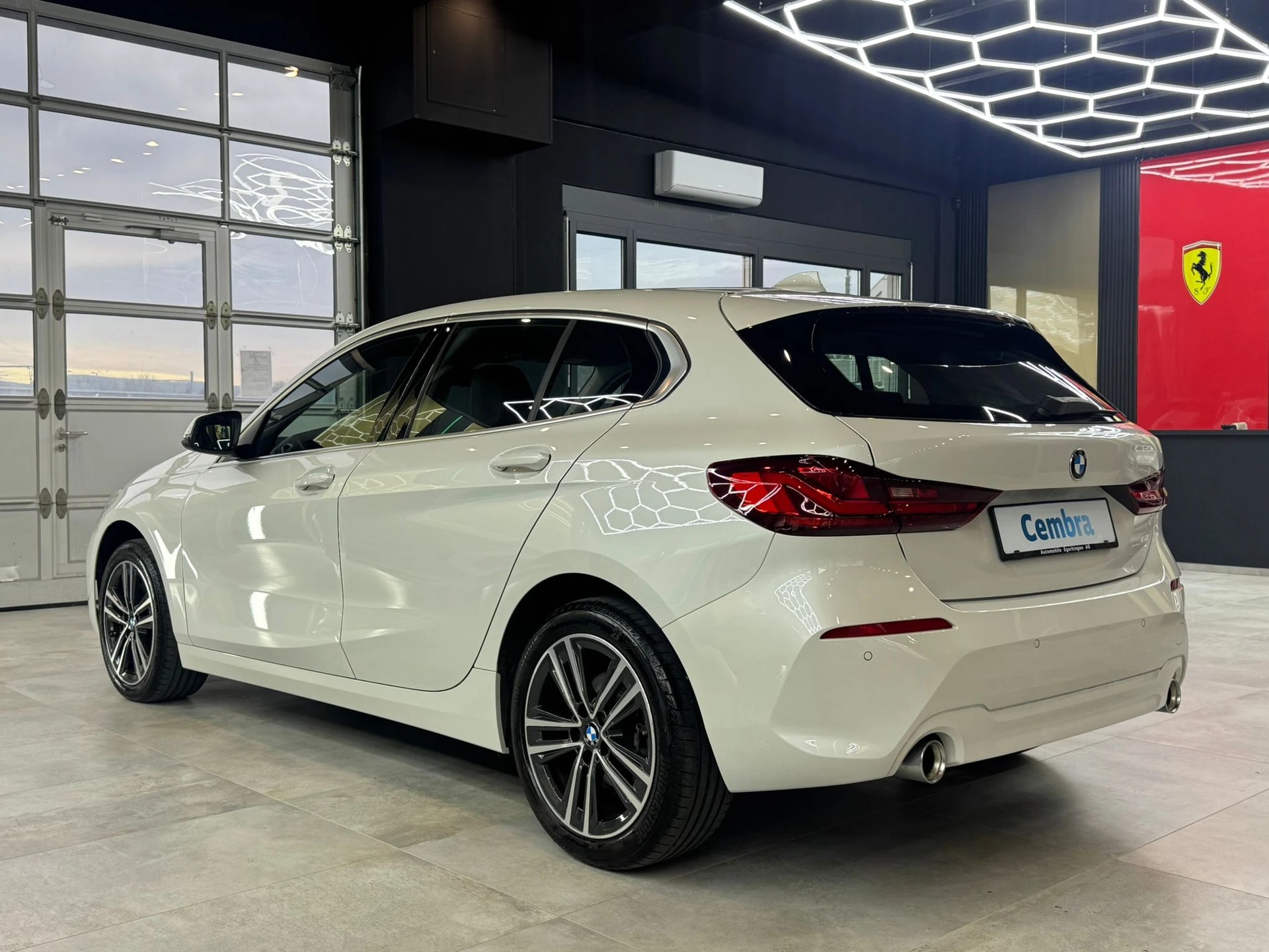 BMW 118d Steptronic-image-5