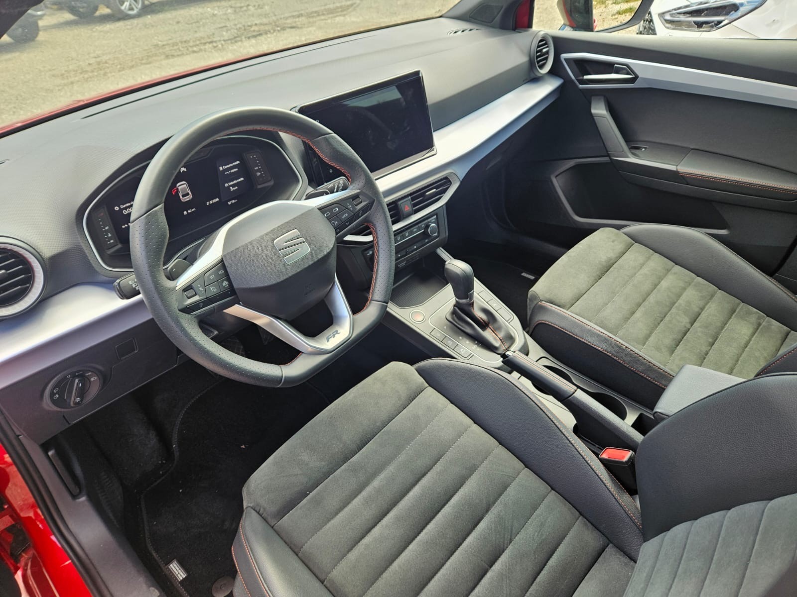 SEAT CH WAGEN !! IBIZA 1.5 "FR SPORT MIT 150 PS" TSI FR DSG-AUTOMAT. KM 5`700 KM. MIT HAGELSCHADEN !!-image-3