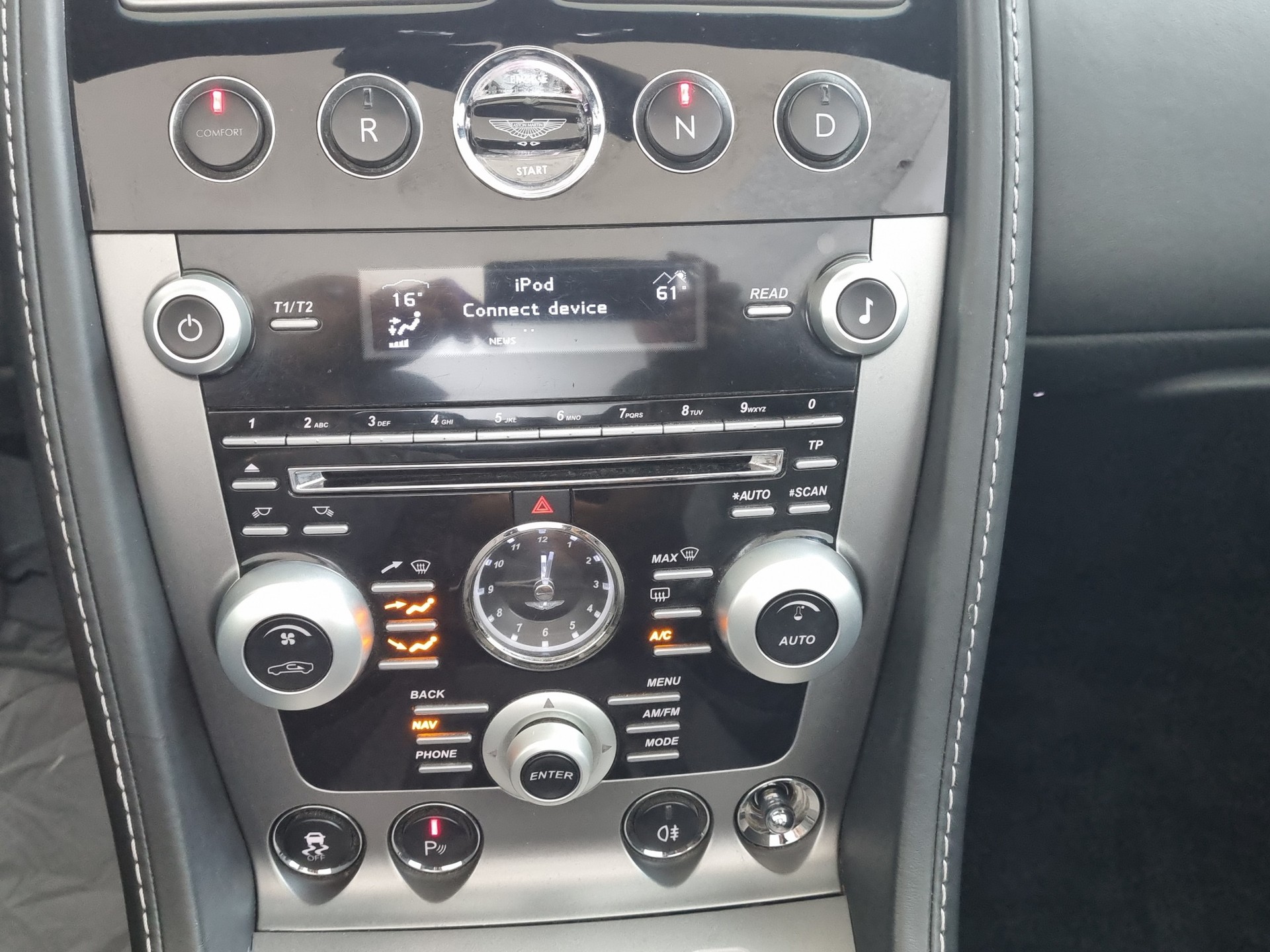 ASTON MARTIN V8 Vantage Roadster 4.7 Sportshift-image-12