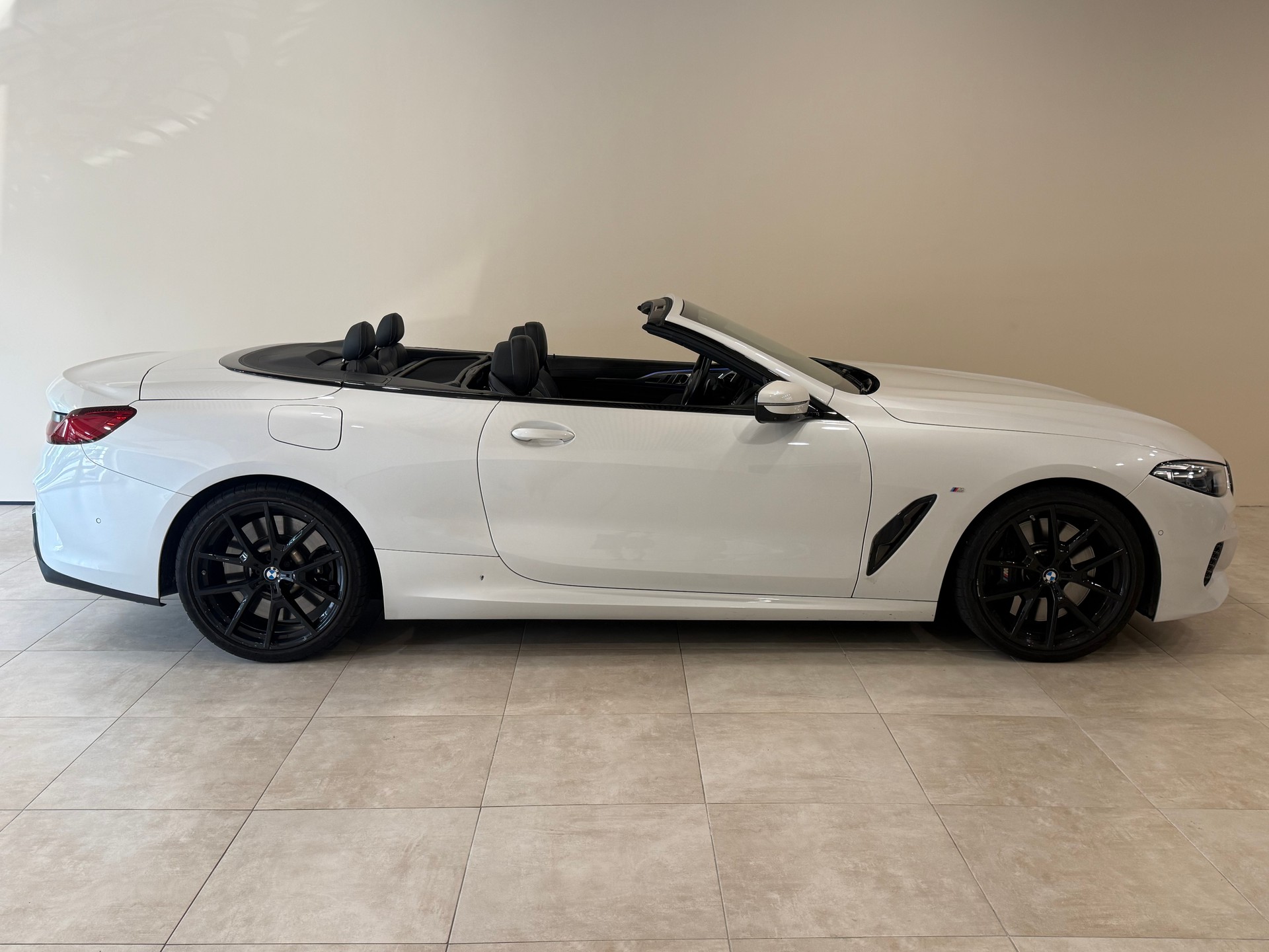 BMW 840i xDrive M Sport Steptronic-image-8
