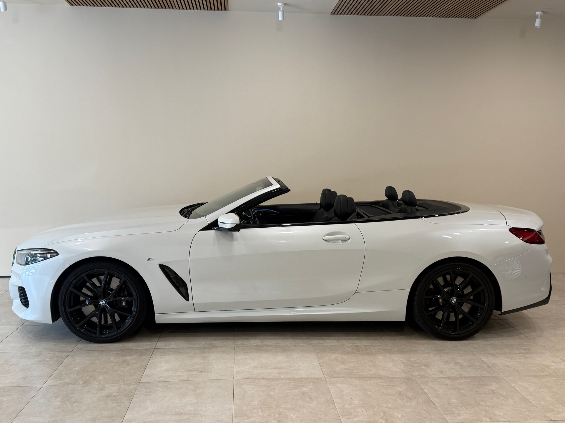 BMW 840i xDrive M Sport Steptronic-image-4