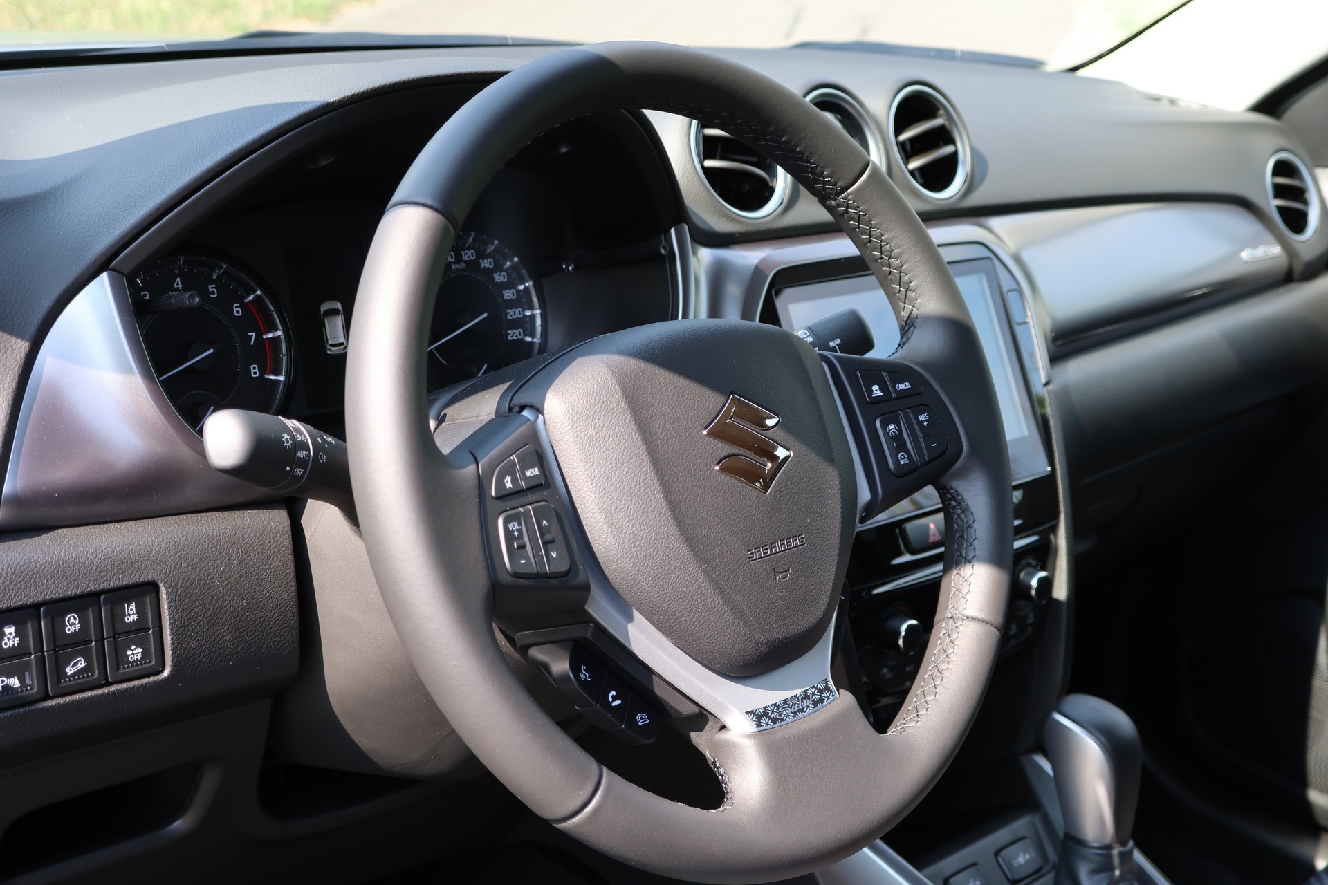 SUZUKI Vitara 1.4T Piz Sulai 4x4 Hybrid Automatic-image-4