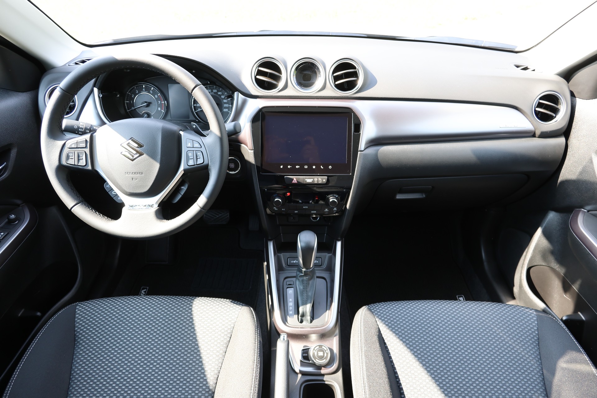 SUZUKI Vitara 1.4T Piz Sulai 4x4 Hybrid Automatic-image-3