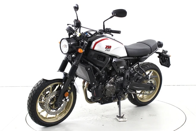 YAMAHA XSR 700-showroom-element-2