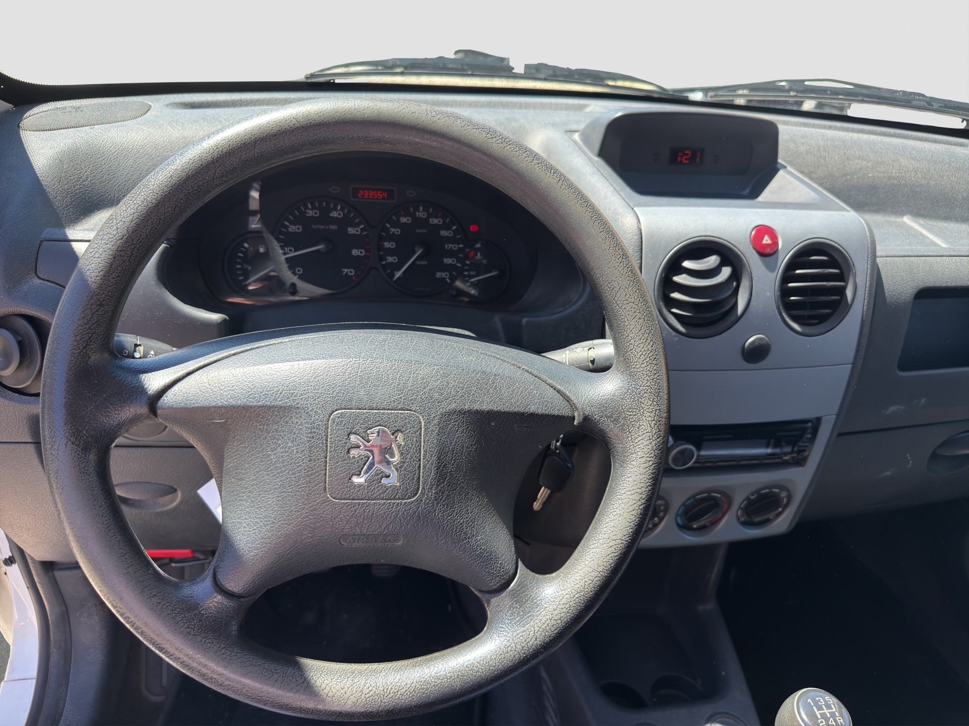 PEUGEOT Partner 1.6 HDI ** Mit Rest-MFK **-image-9