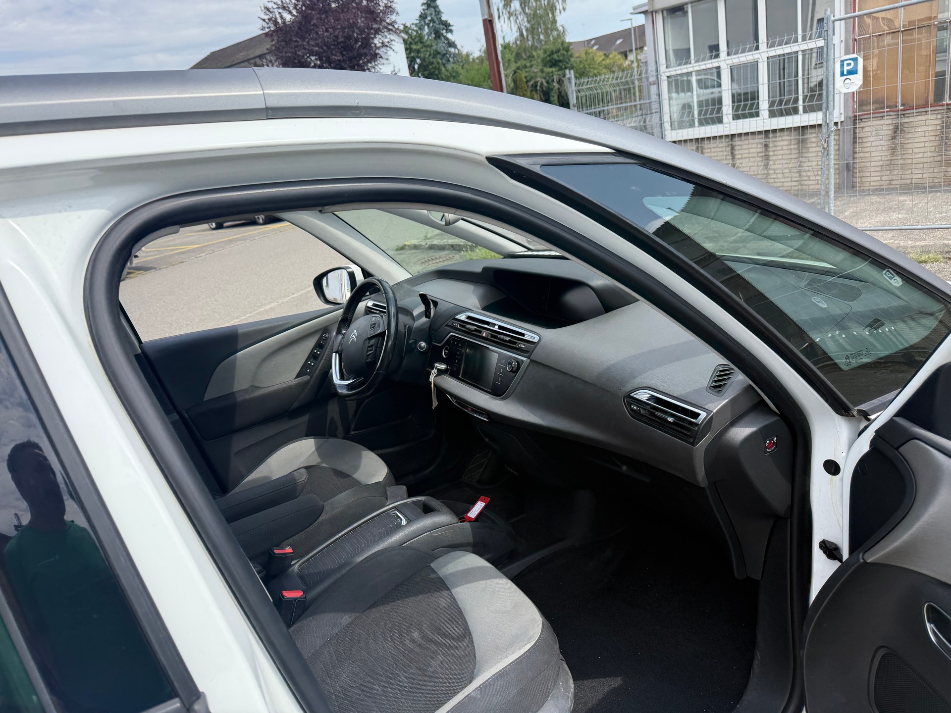 CITROEN Grand C4 Picasso 1.6 e-HDi Attraction EGS6-image-8