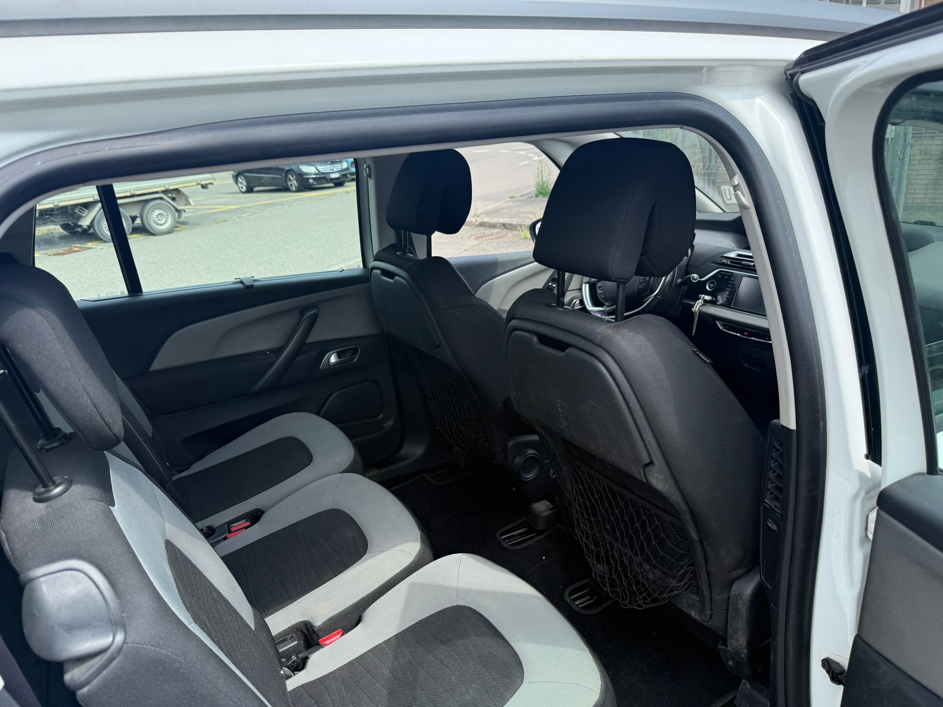 CITROEN Grand C4 Picasso 1.6 e-HDi Attraction EGS6-image-9