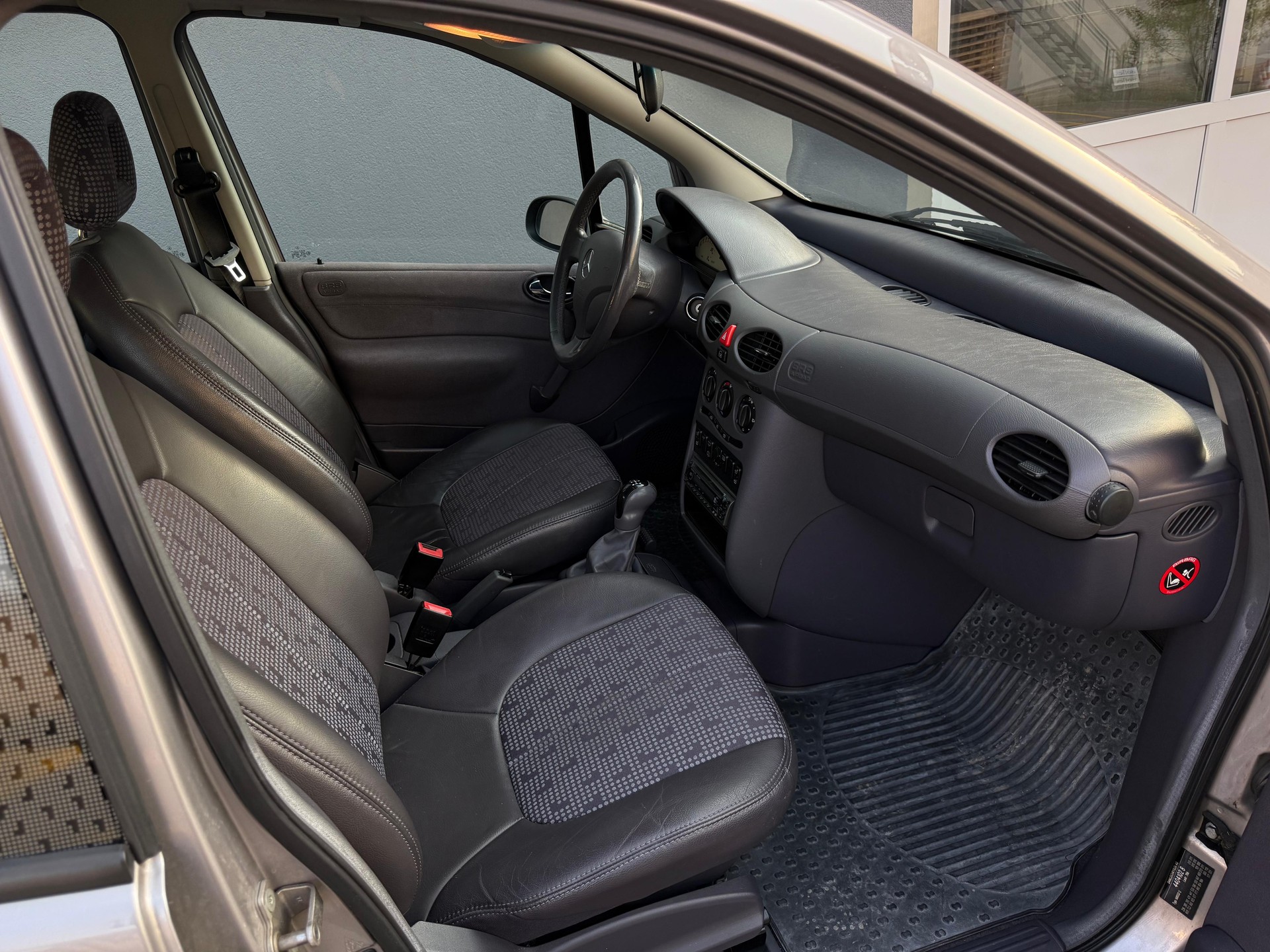 MERCEDES-BENZ A 160 Avantgarde-image-12
