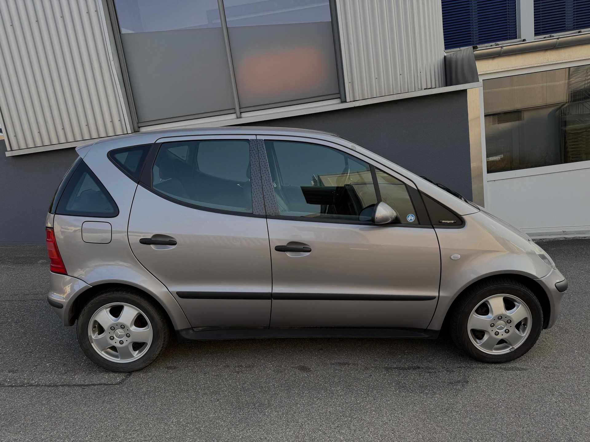 MERCEDES-BENZ A 160 Avantgarde-image-4