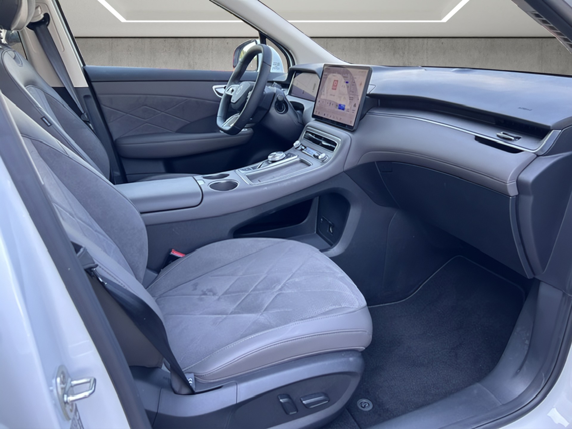 MG Luxury-image-11
