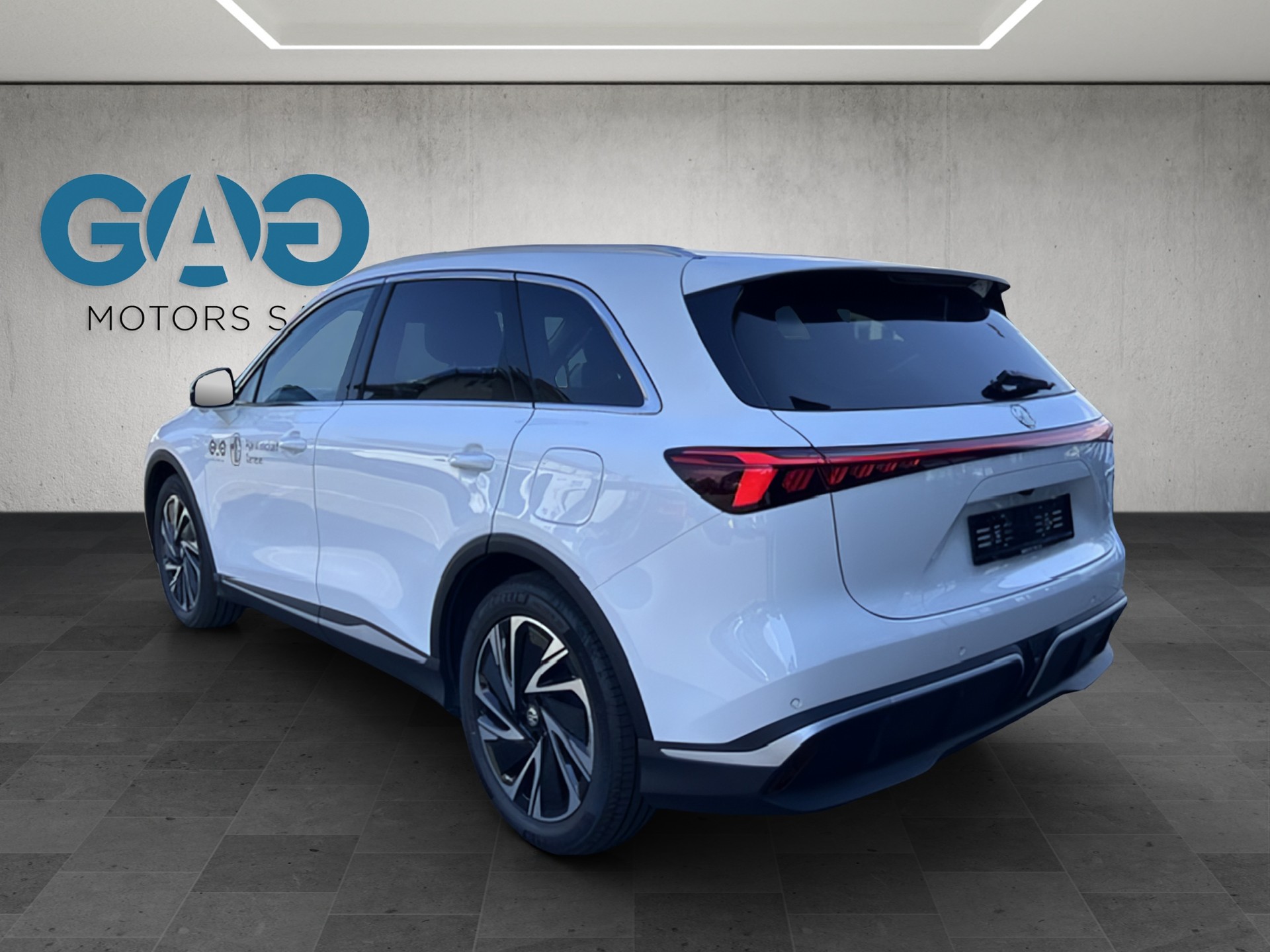 MG Luxury-showroom-element-2