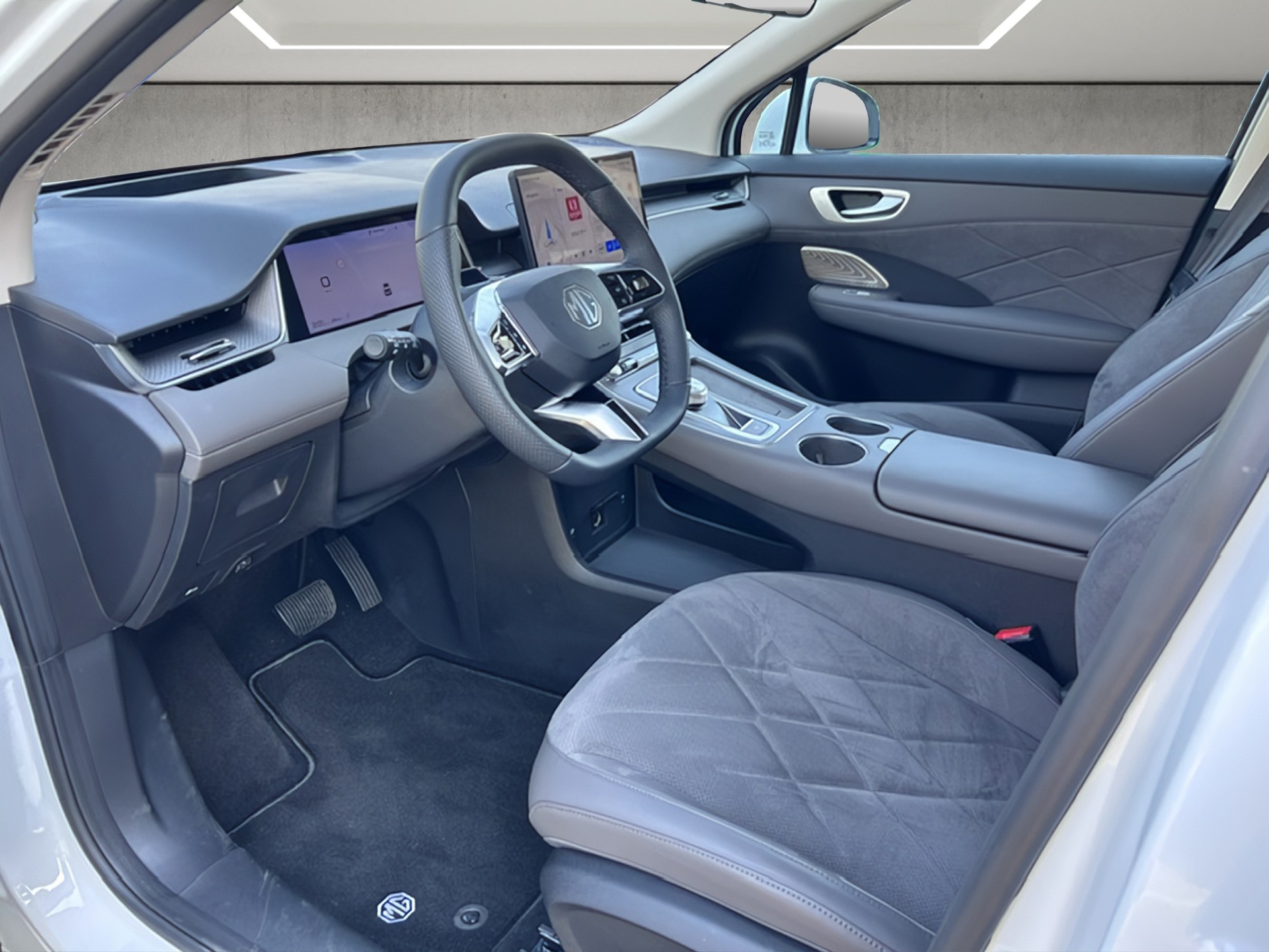 MG Luxury-image-9
