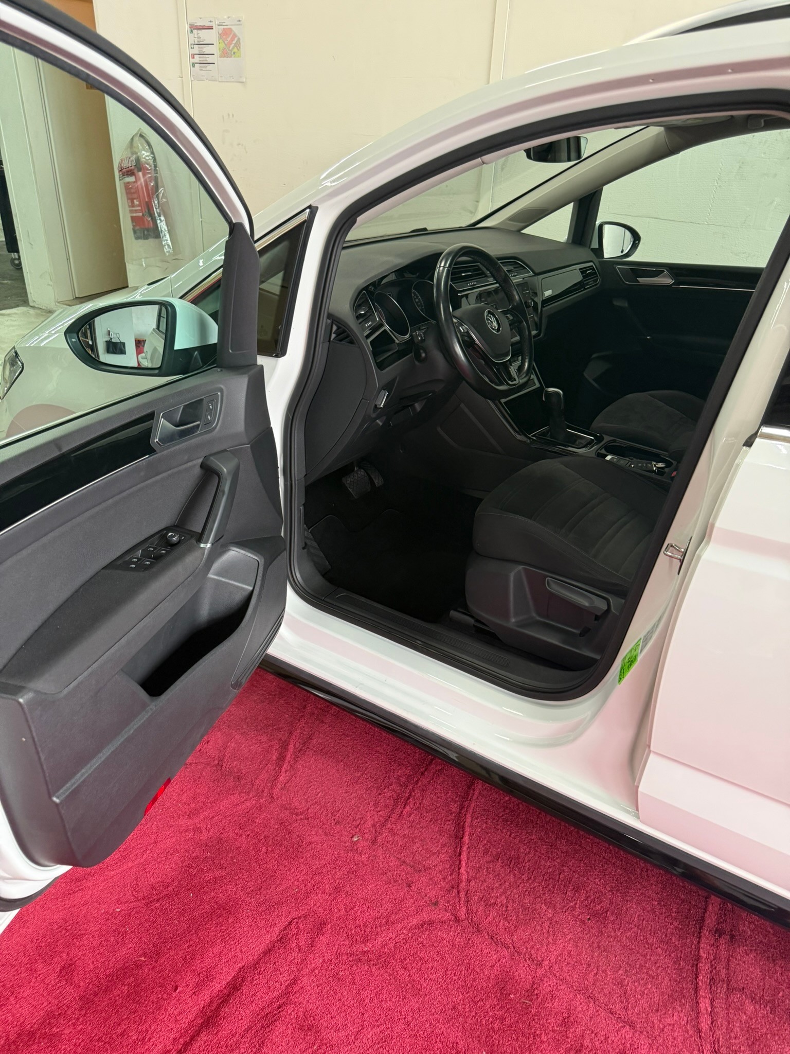 VW Touran 1.5 TSI Highline DSG R-line 7P-image-10