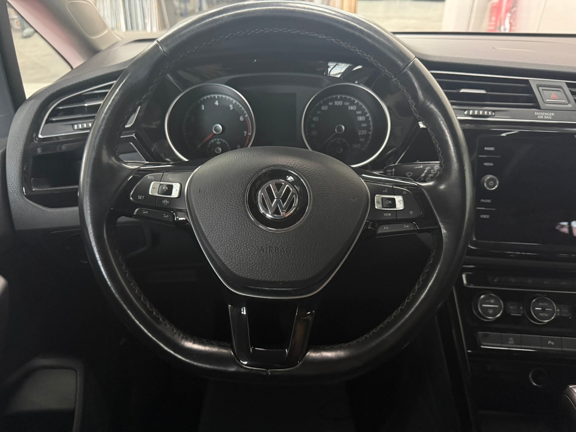 VW Touran 1.5 TSI Highline DSG R-line 7P-image-13