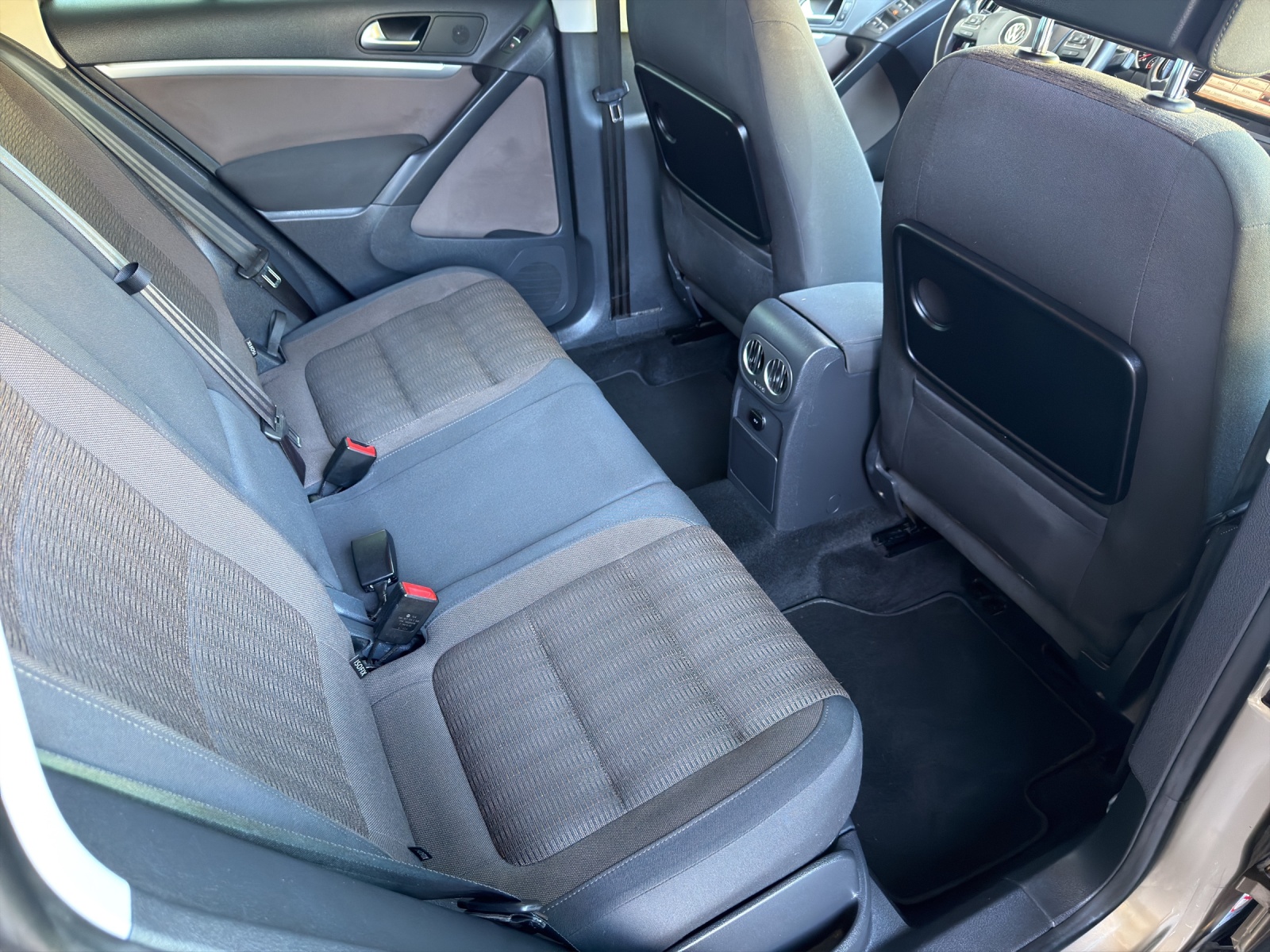 VW Tiguan 1.4 TSI Sport&Style 4Motion-image-12