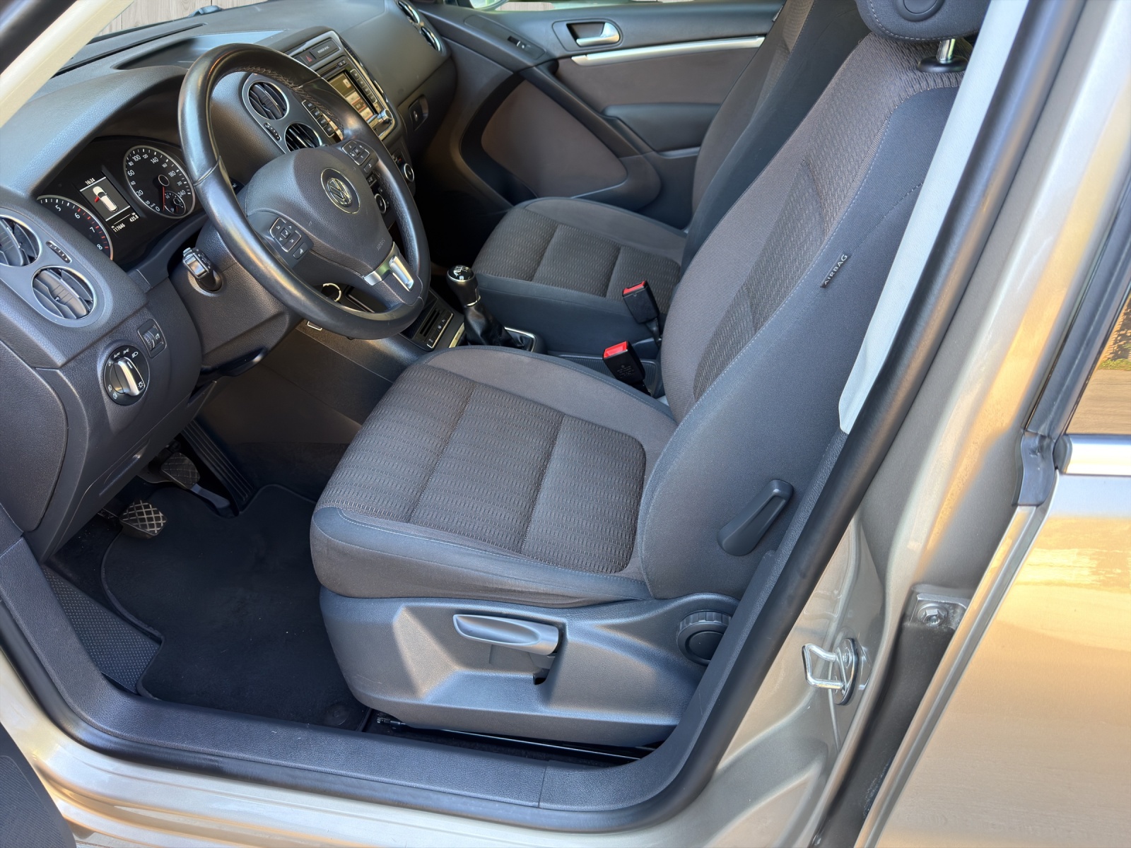 VW Tiguan 1.4 TSI Sport&Style 4Motion-image-9