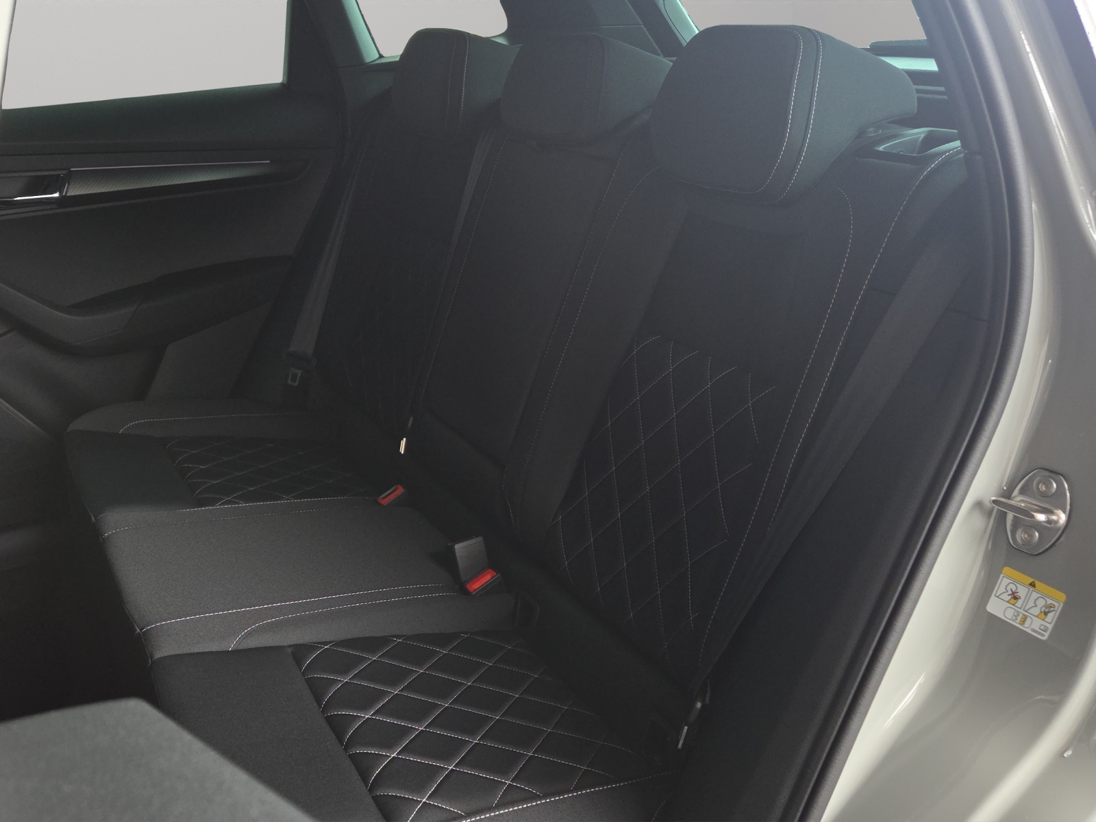 SKODA Karoq 1.5 TSI SportLine DSG-image-8