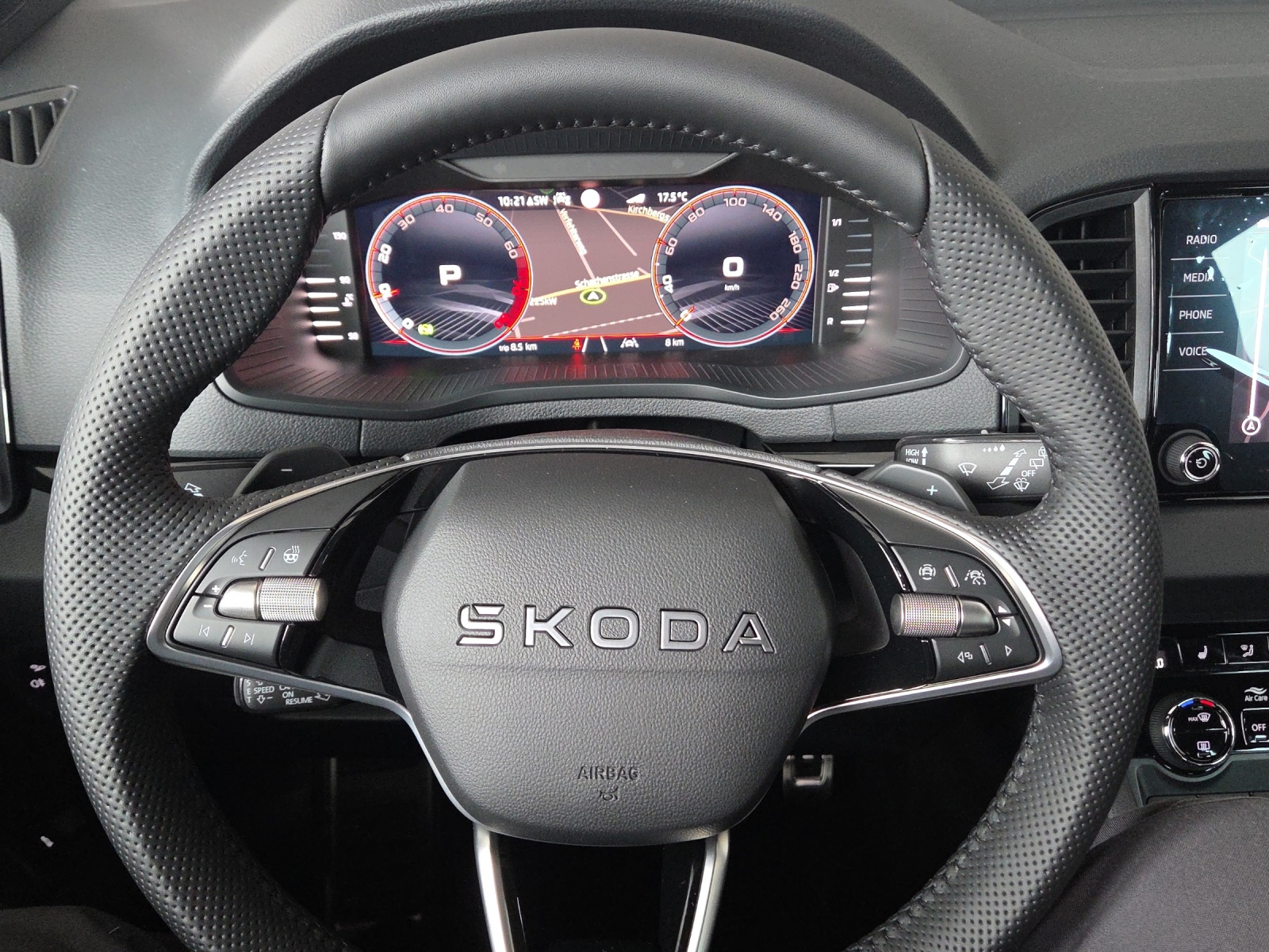 SKODA Karoq 1.5 TSI SportLine DSG-image-10