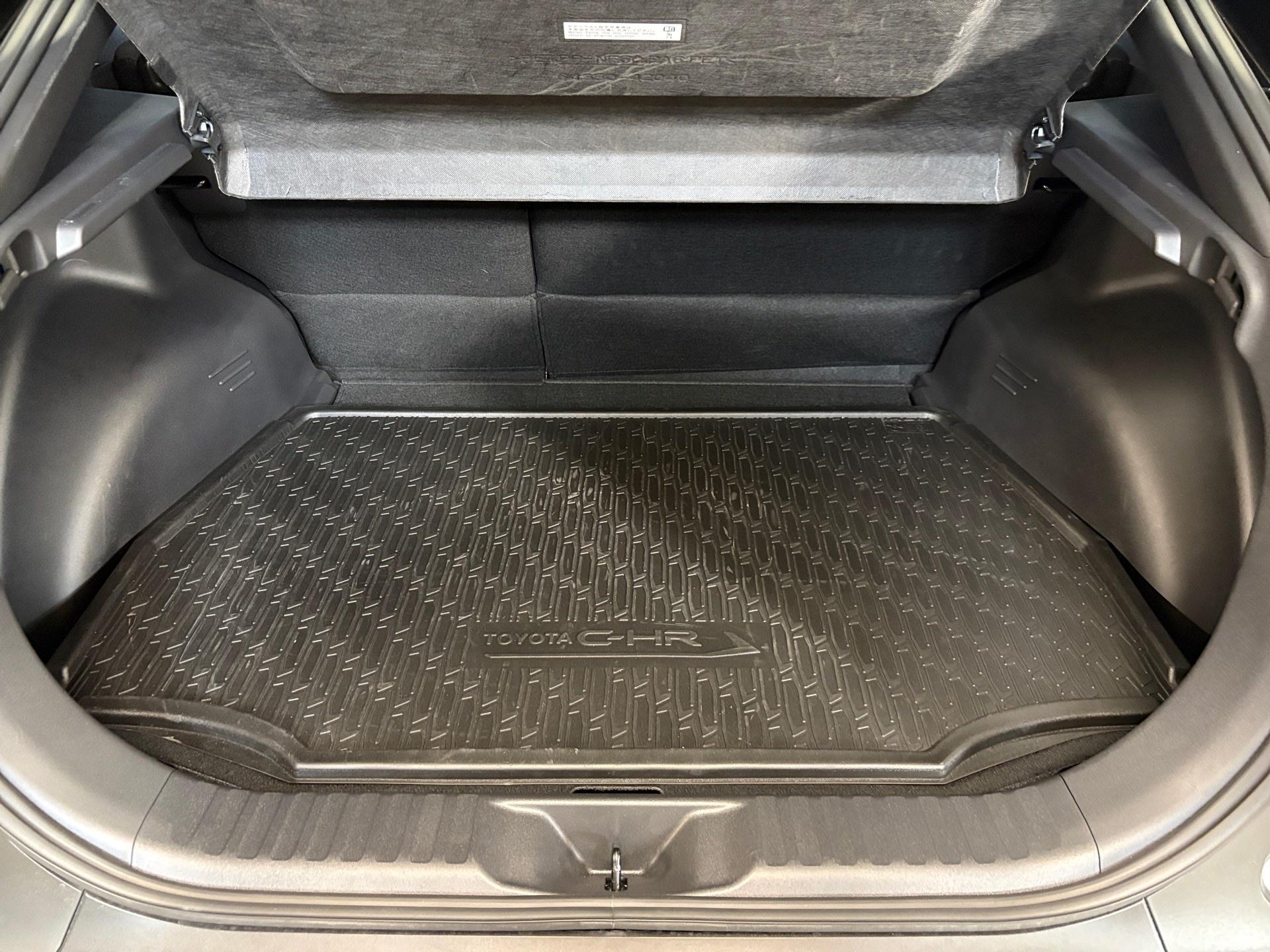 TOYOTA C-HR+ 77 kWh Premium AWD-image-10