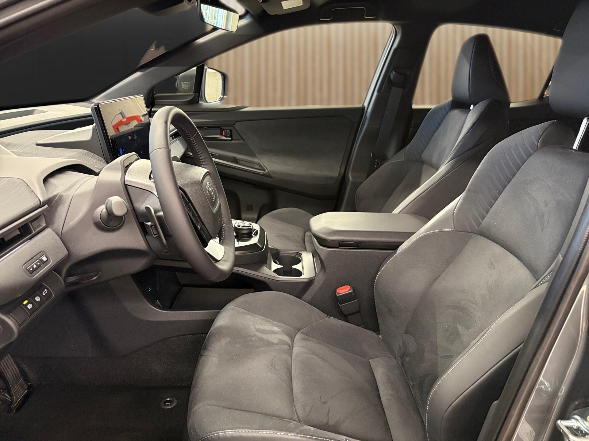 TOYOTA C-HR+ 77 kWh Premium AWD-image-11