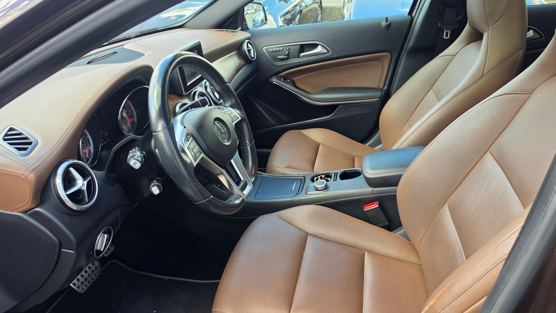 MERCEDES-BENZ GLA 250 Urban 4Matic 7G-DCT-image-7
