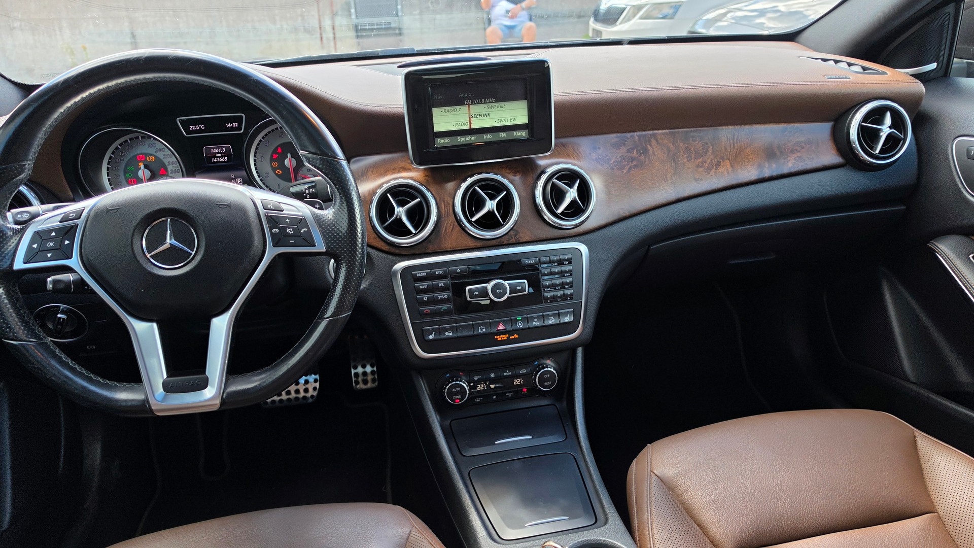 MERCEDES-BENZ GLA 250 Urban 4Matic 7G-DCT-image-6