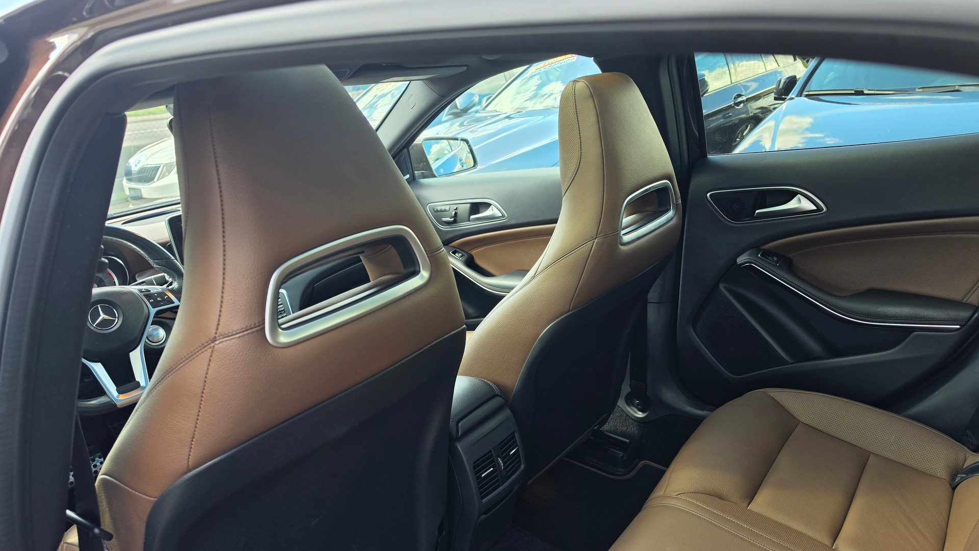 MERCEDES-BENZ GLA 250 Urban 4Matic 7G-DCT-image-11