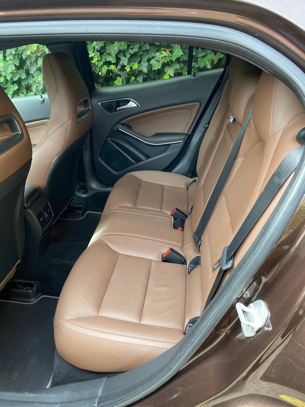 MERCEDES-BENZ GLA 250 Urban 4Matic 7G-DCT-image-16
