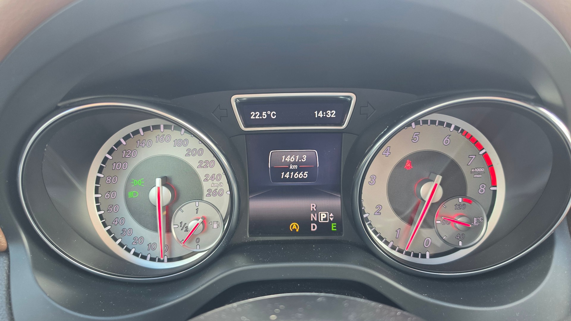 MERCEDES-BENZ GLA 250 Urban 4Matic 7G-DCT-image-13