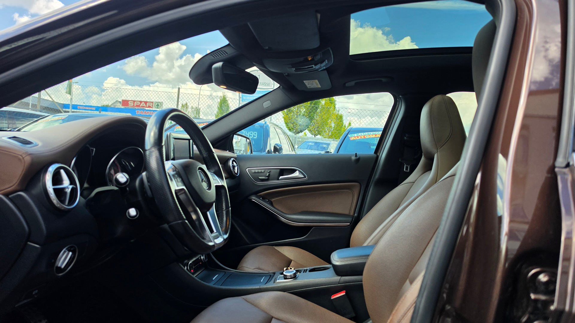 MERCEDES-BENZ GLA 250 Urban 4Matic 7G-DCT-image-8