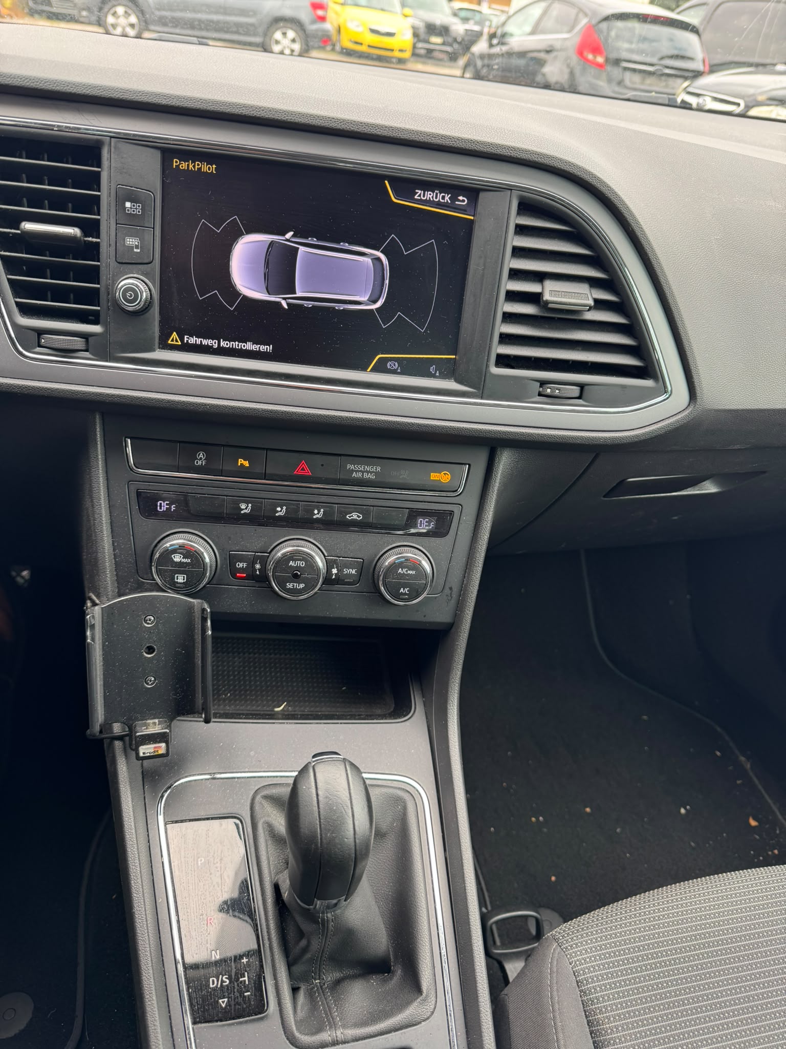 SEAT Leon ST 2.0 TDI Style DSG-image-8
