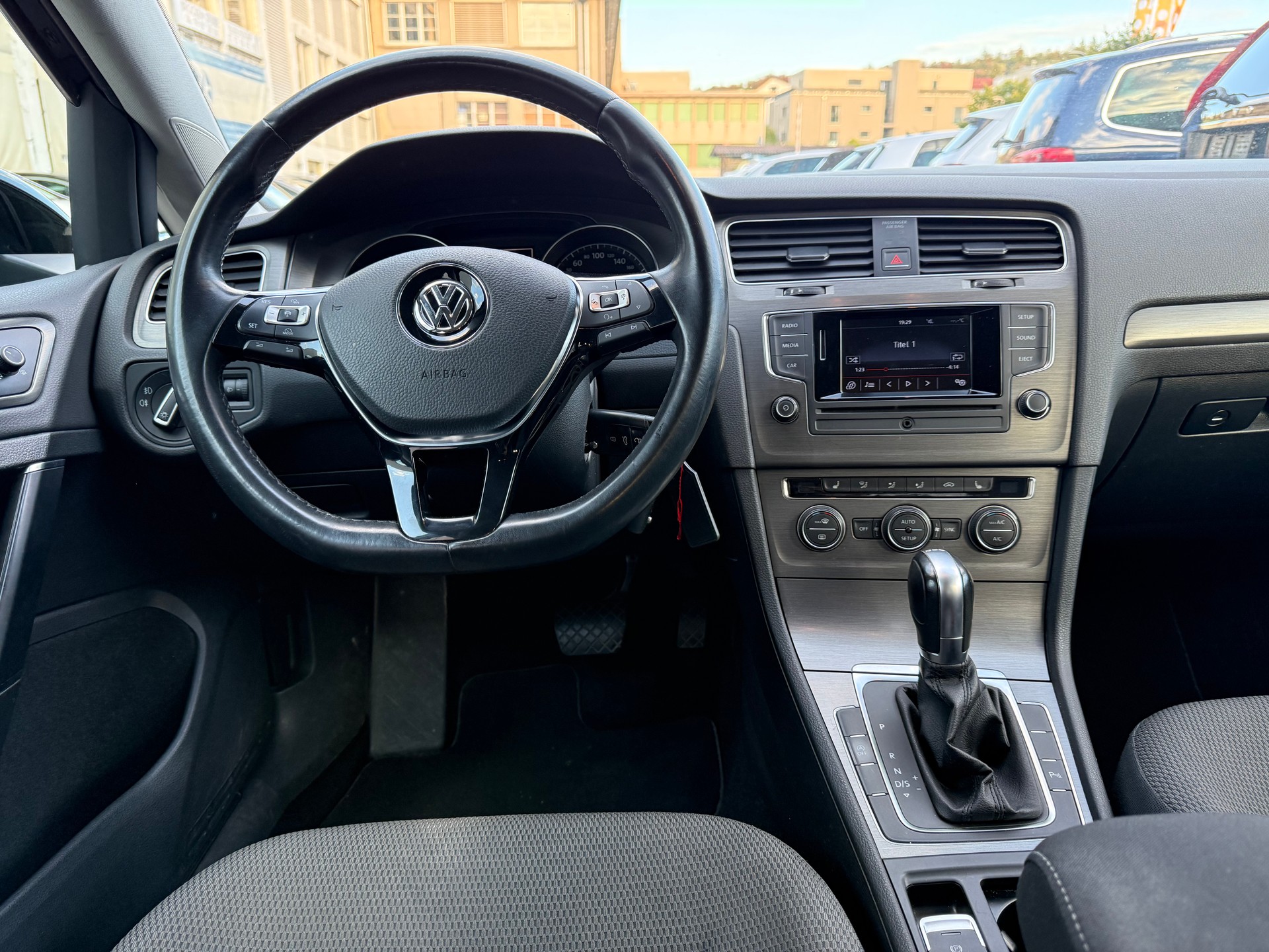 VW Golf 2.0 TDI Highline DSG-image-9