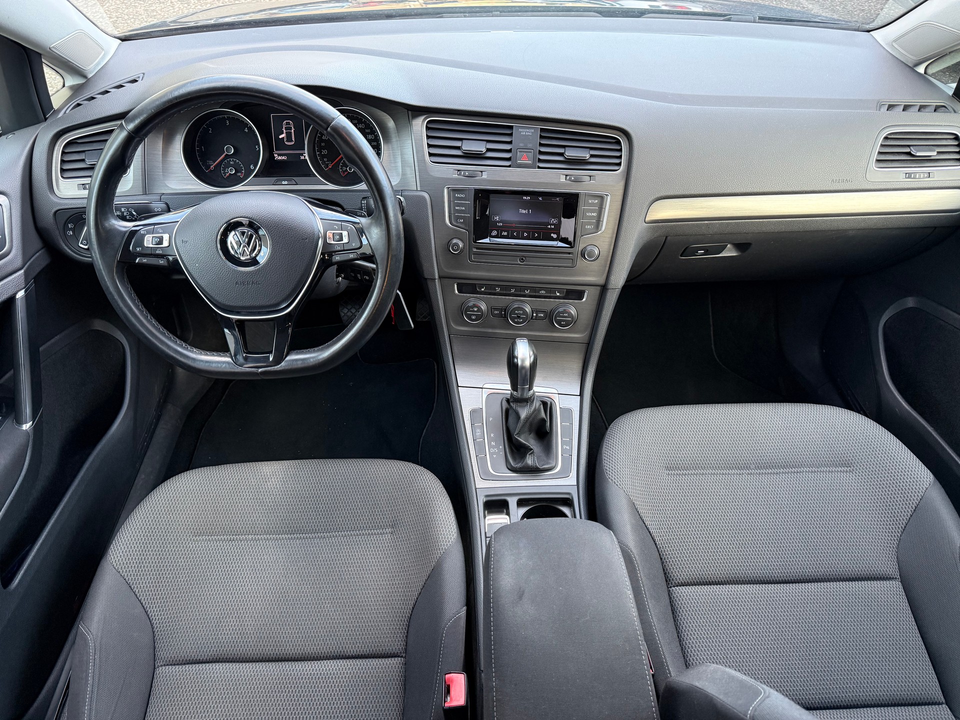 VW Golf 2.0 TDI Highline DSG-image-7