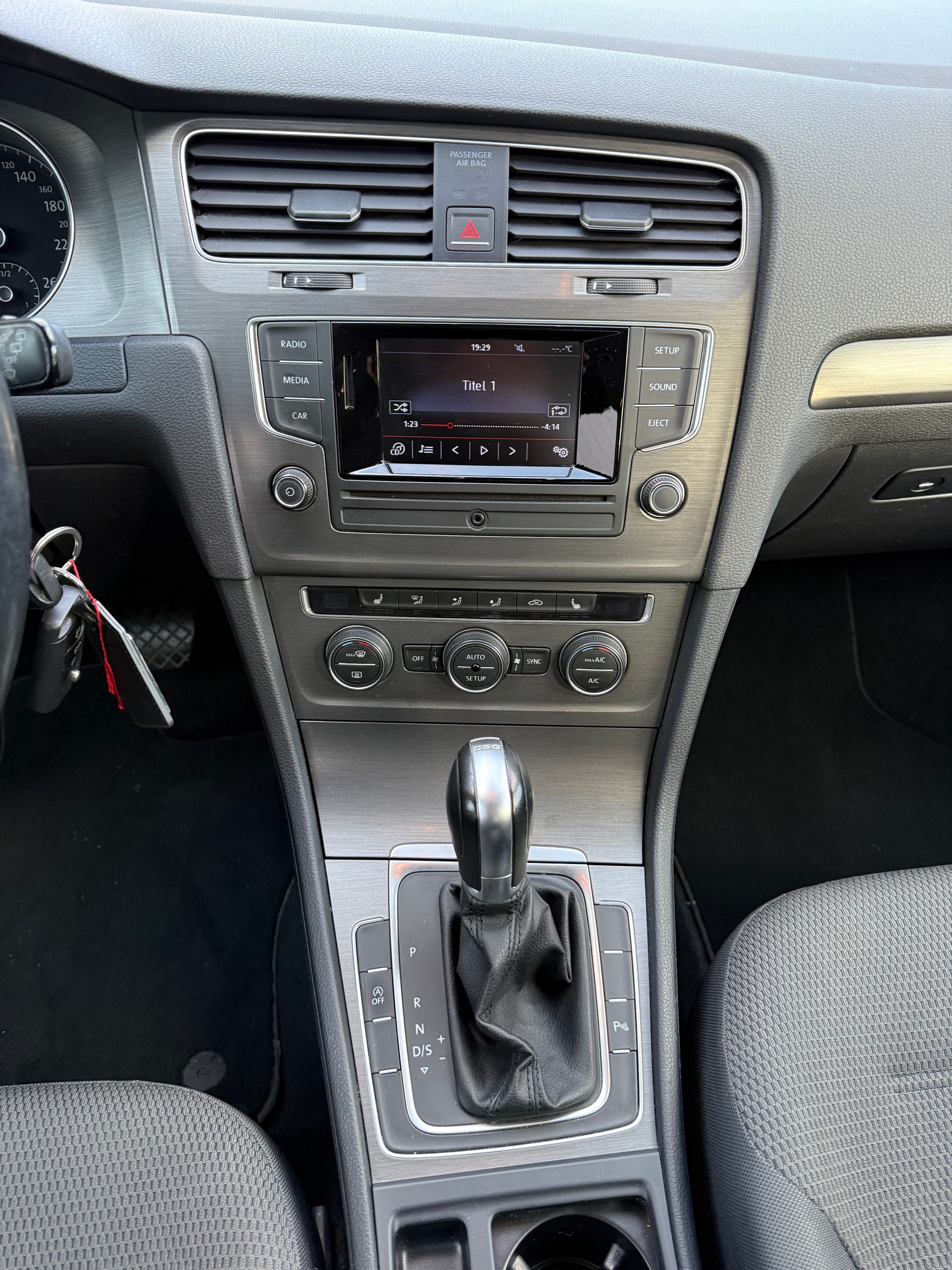 VW Golf 2.0 TDI Highline DSG-image-10