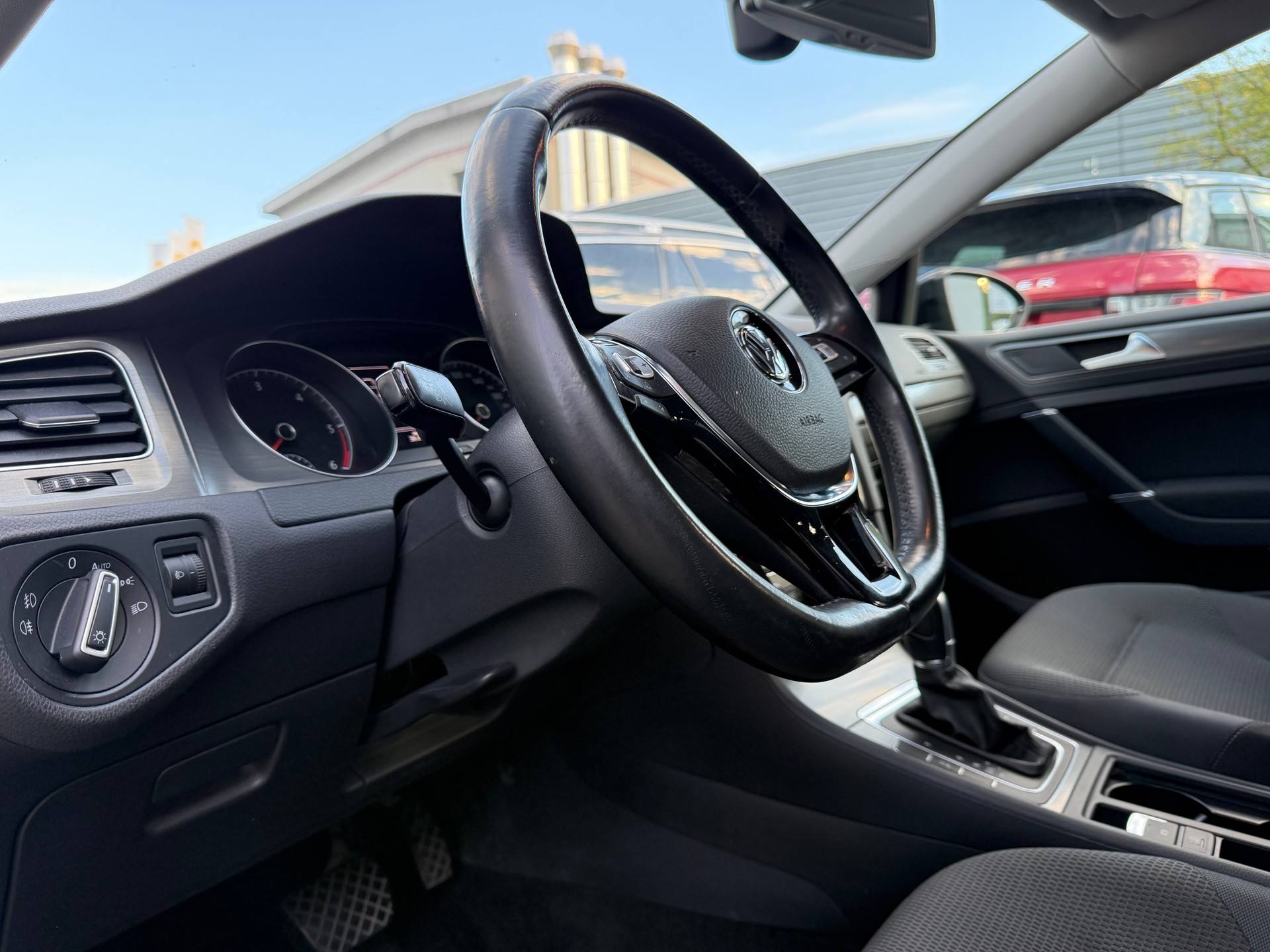 VW Golf 2.0 TDI Highline DSG-image-12