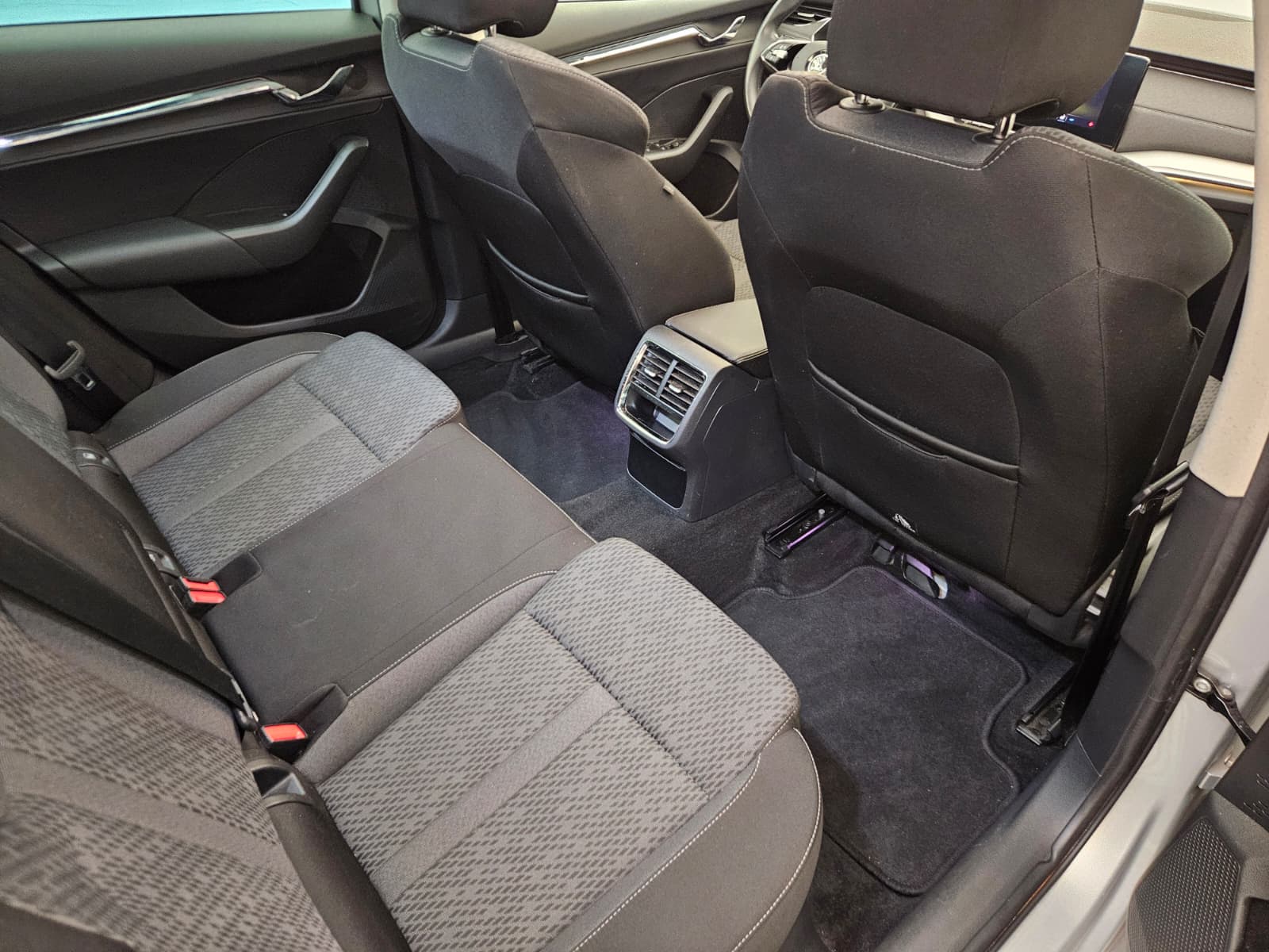 SKODA Octavia Combi 1.5 TSI mHEV DSG Style-image-13