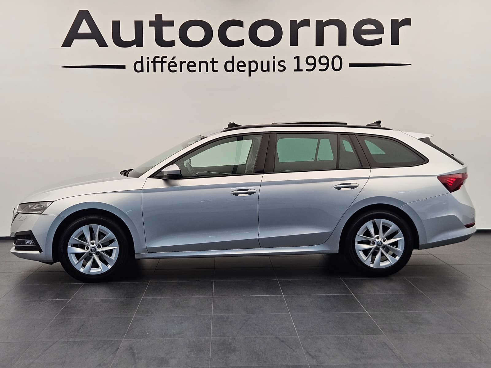 SKODA Octavia Combi 1.5 TSI mHEV DSG Style-showroom-element-1