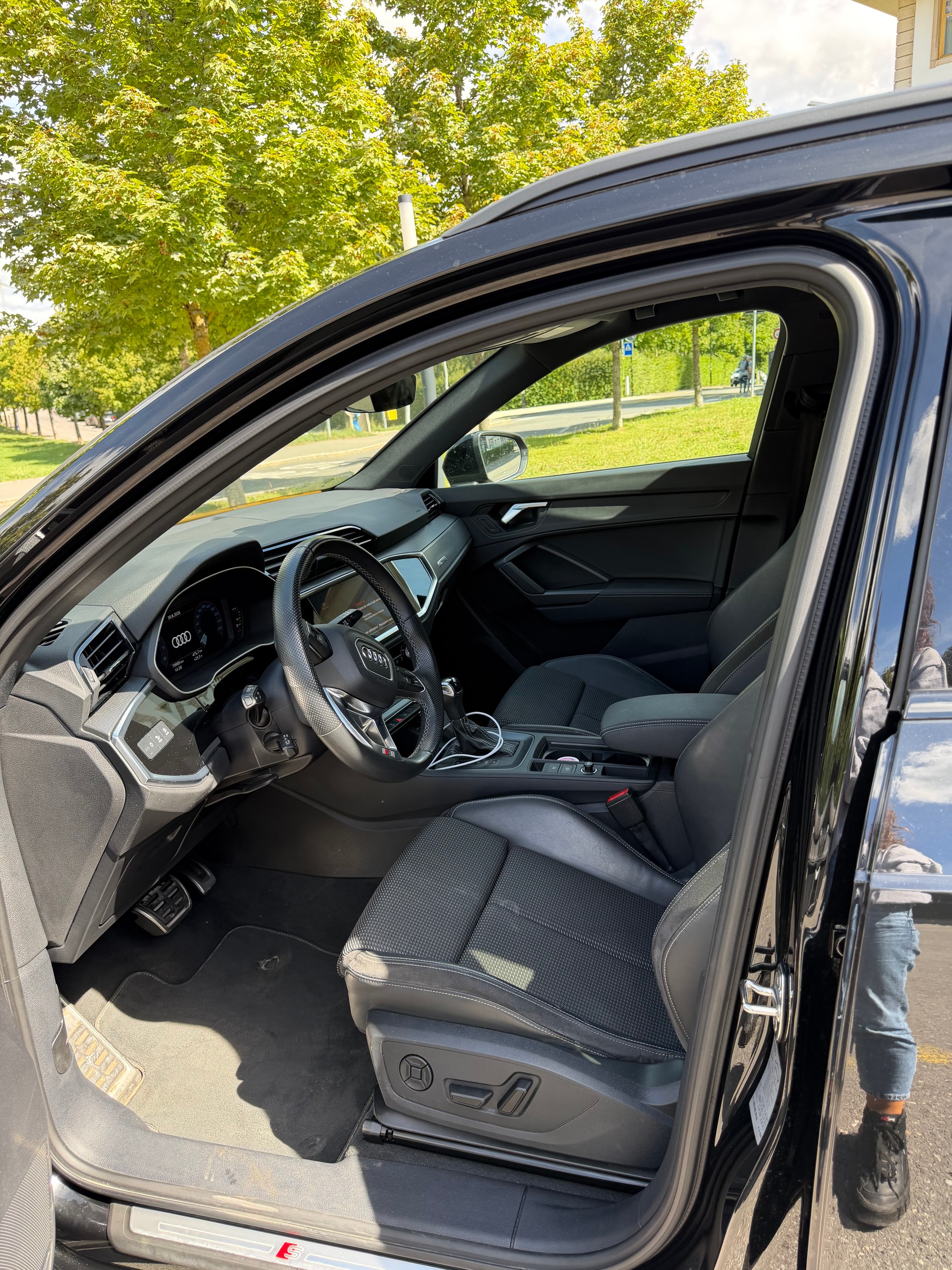 AUDI 1.5 35 TFSI S line Attraction-image-4