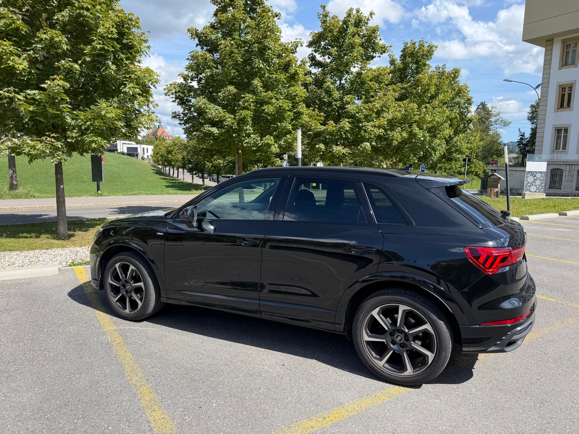 AUDI 1.5 35 TFSI S line Attraction-image-1