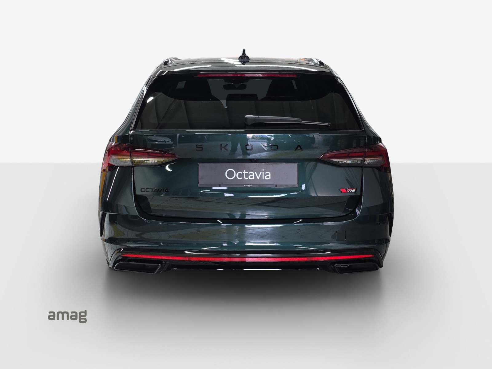 SKODA Octavia Combi 2.0 TSI DSG RS 30 Years Edition-image-3