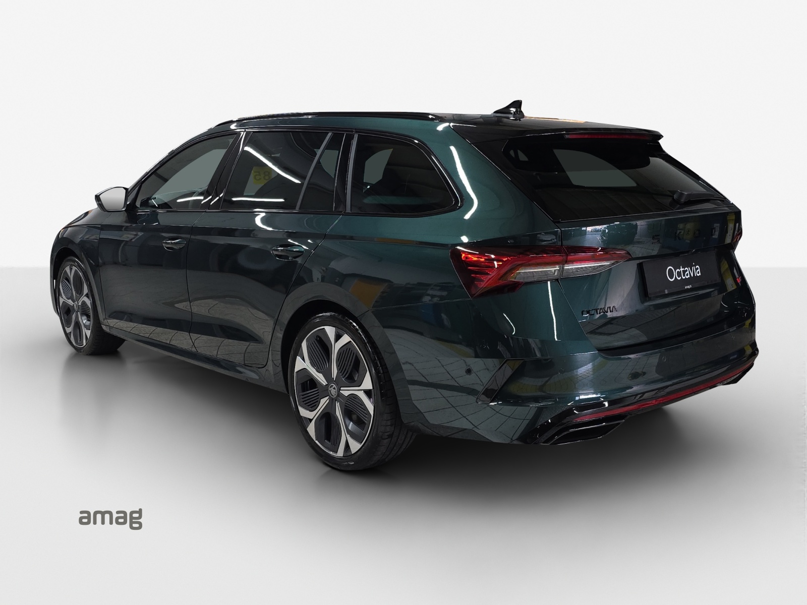 SKODA Octavia Combi 2.0 TSI DSG RS 30 Years Edition-image-2