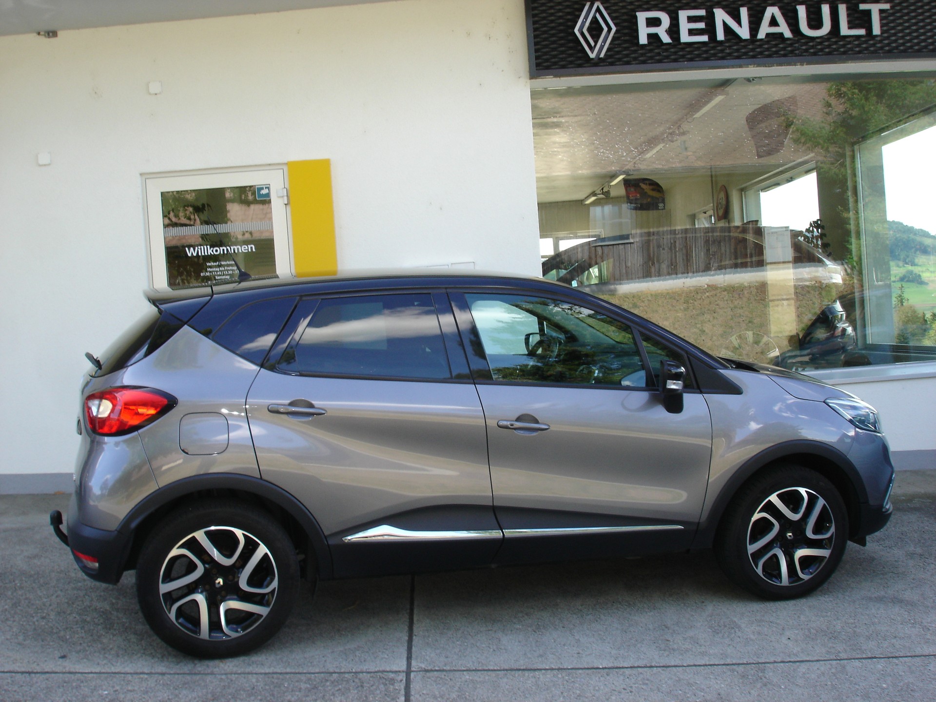 RENAULT Captur 1.2 T 16V Privilège EDC-image-2